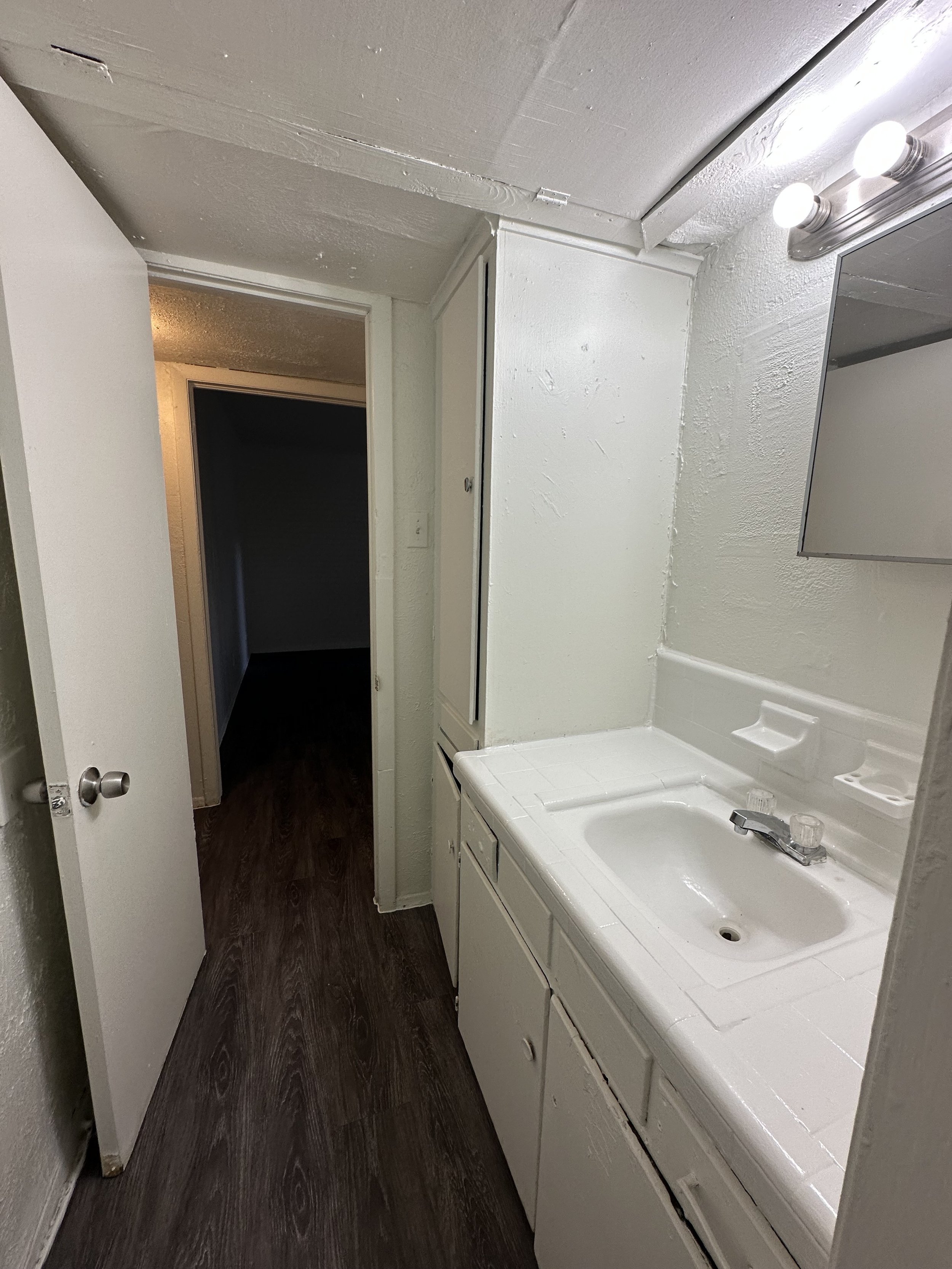 Nuvo Laguna Bathroom