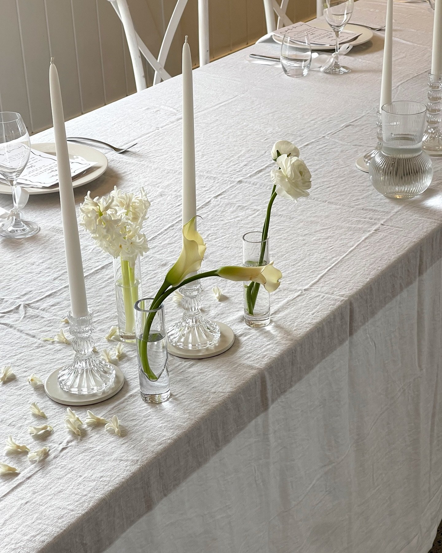 When you combine delicate blooms in bud vases with beautiful linens, candles &amp; intentional stationary, magic happens.

We play with groupings for the tables - easy for shared platters and additional styling. We like to create floral &lsquo;moment