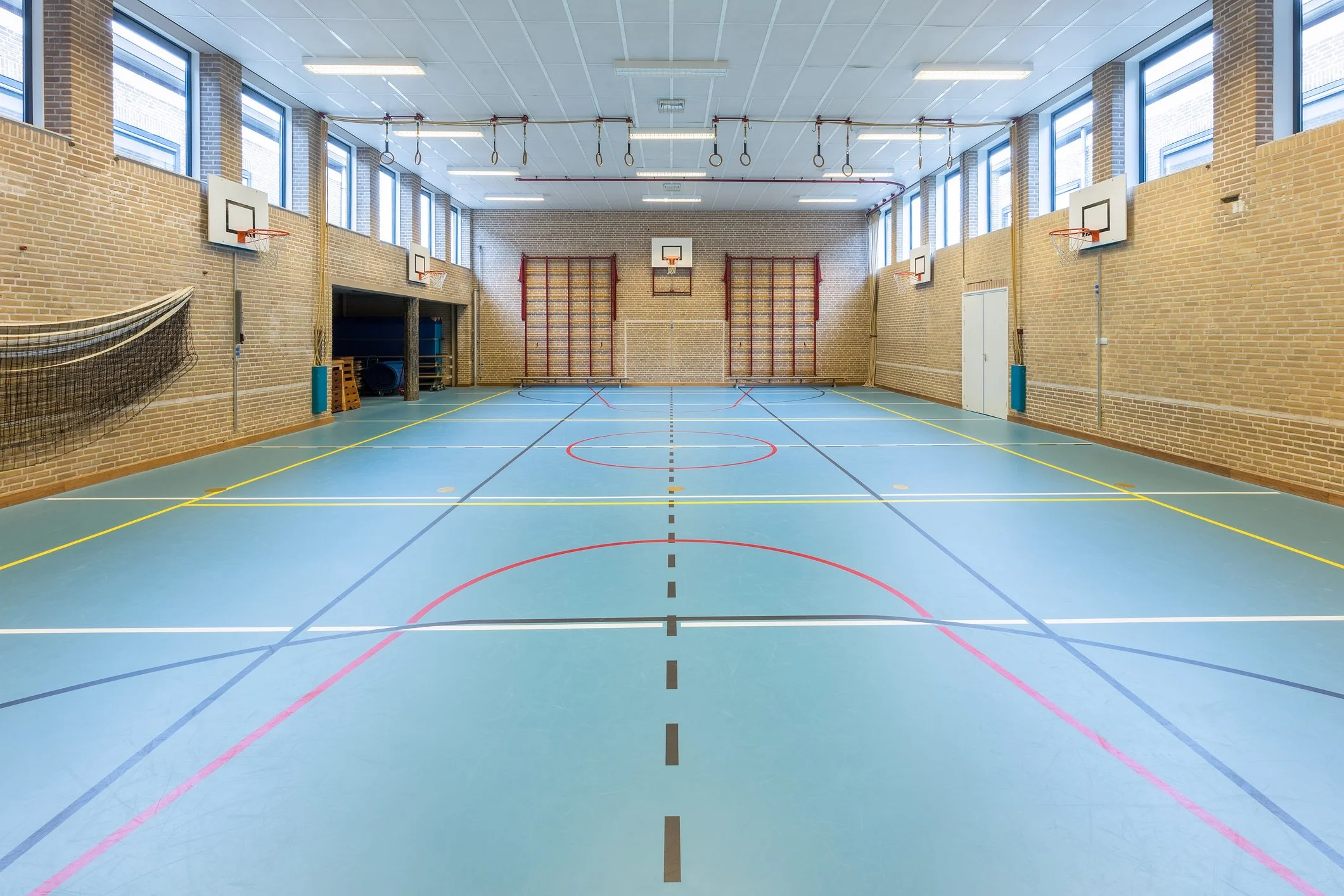 Moderne Sporthalle als kommunales Gebäude für energetische Sanierung, technische Gebäudeplanung und nachhaltige Energieberatung.