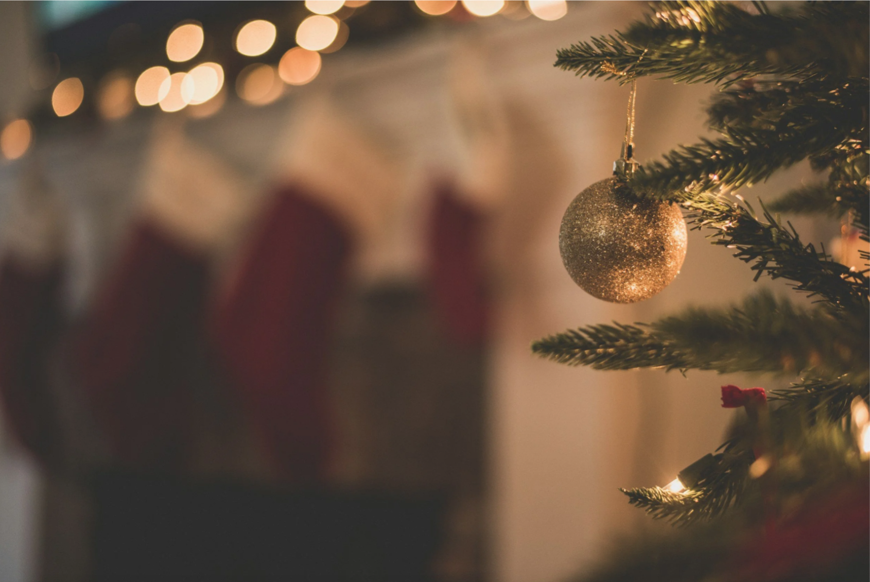 Cozy, Clean Christmas Movies We LOVE (Top 10 List)