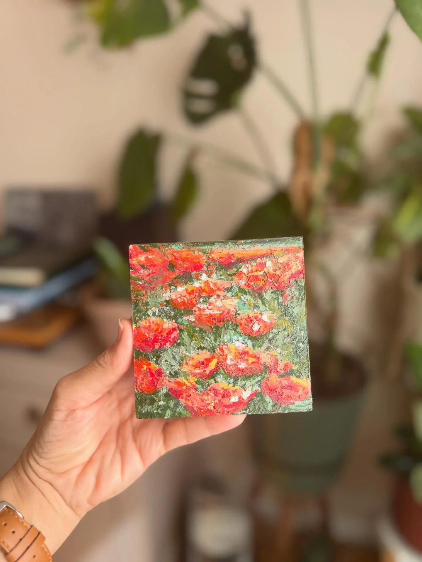 Saturday mission: finding framing solutions for this tiny painting. I will have to DIY this since so one agreed to make them for me, but I&rsquo;m stubborn 😅

Don&rsquo;t forget to join the waitlist to know when the collection will be released. It&r