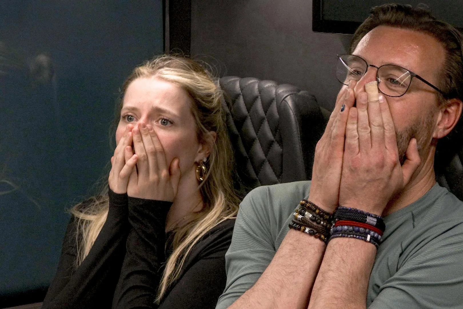 Deelnemers Anke en Bart in de X-bus.jpeg
