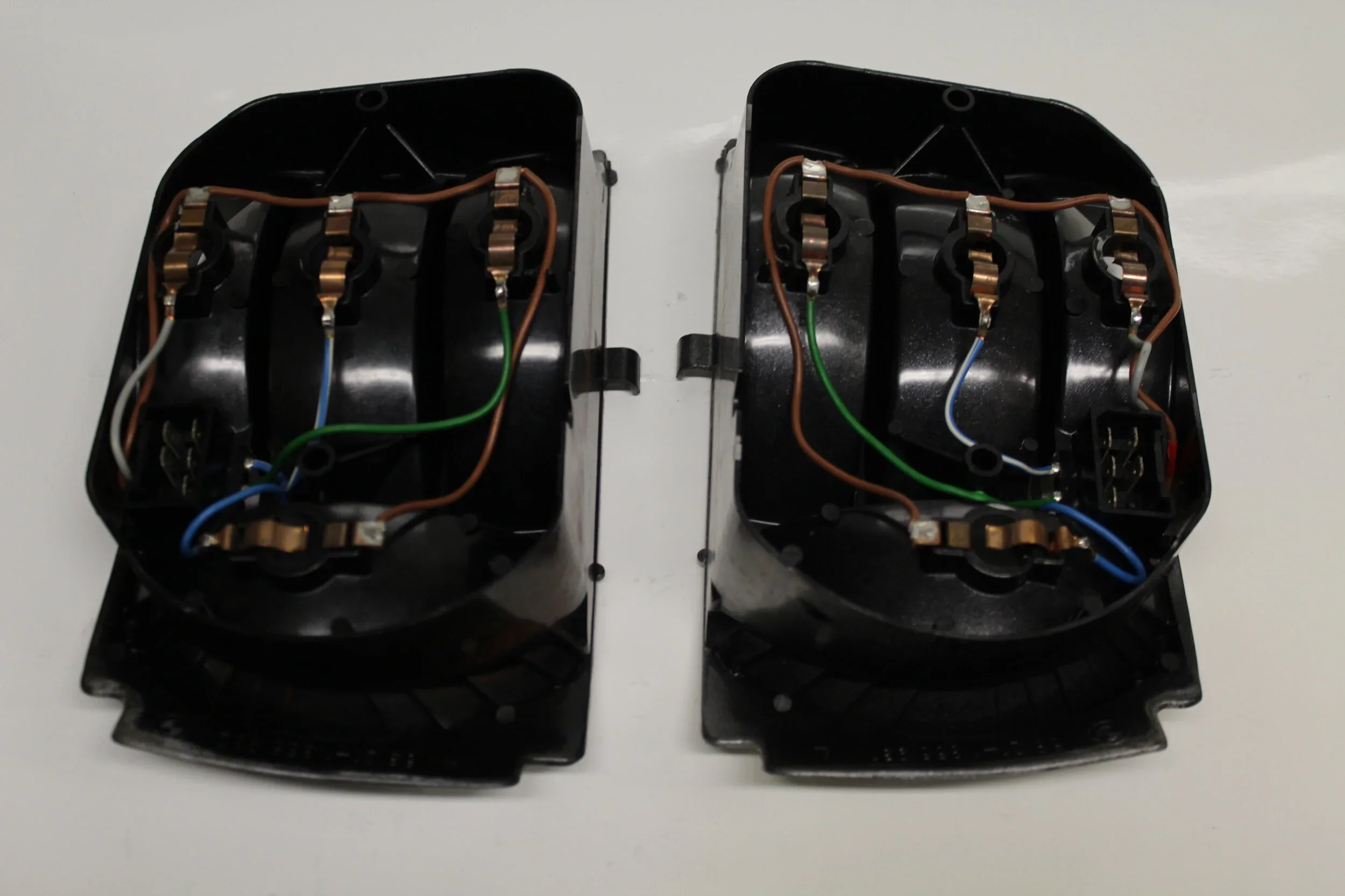 BMW 02 Ruecklichtfassung Set wie neu passend fuer 1502 bis 2002 rare BMW 02 rear light housing set like new for 1502 1602 1802 2002