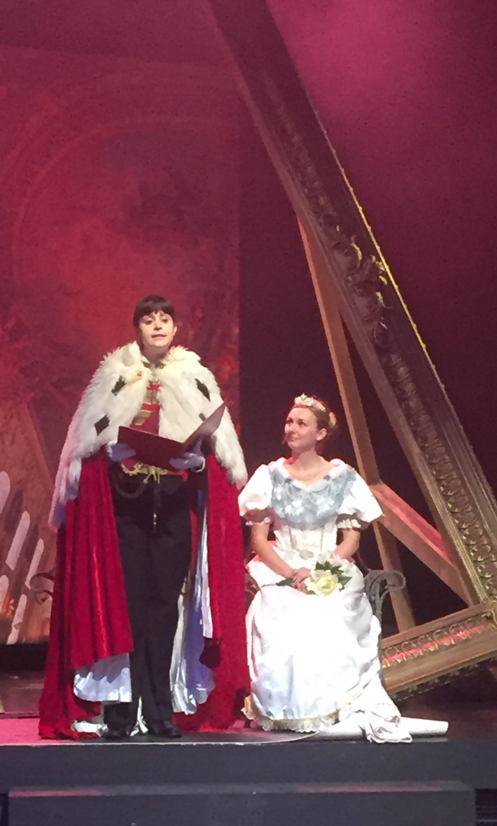 © Ollie Dagois - Emily Kyte as The King, Charlotte Knight as The Queen