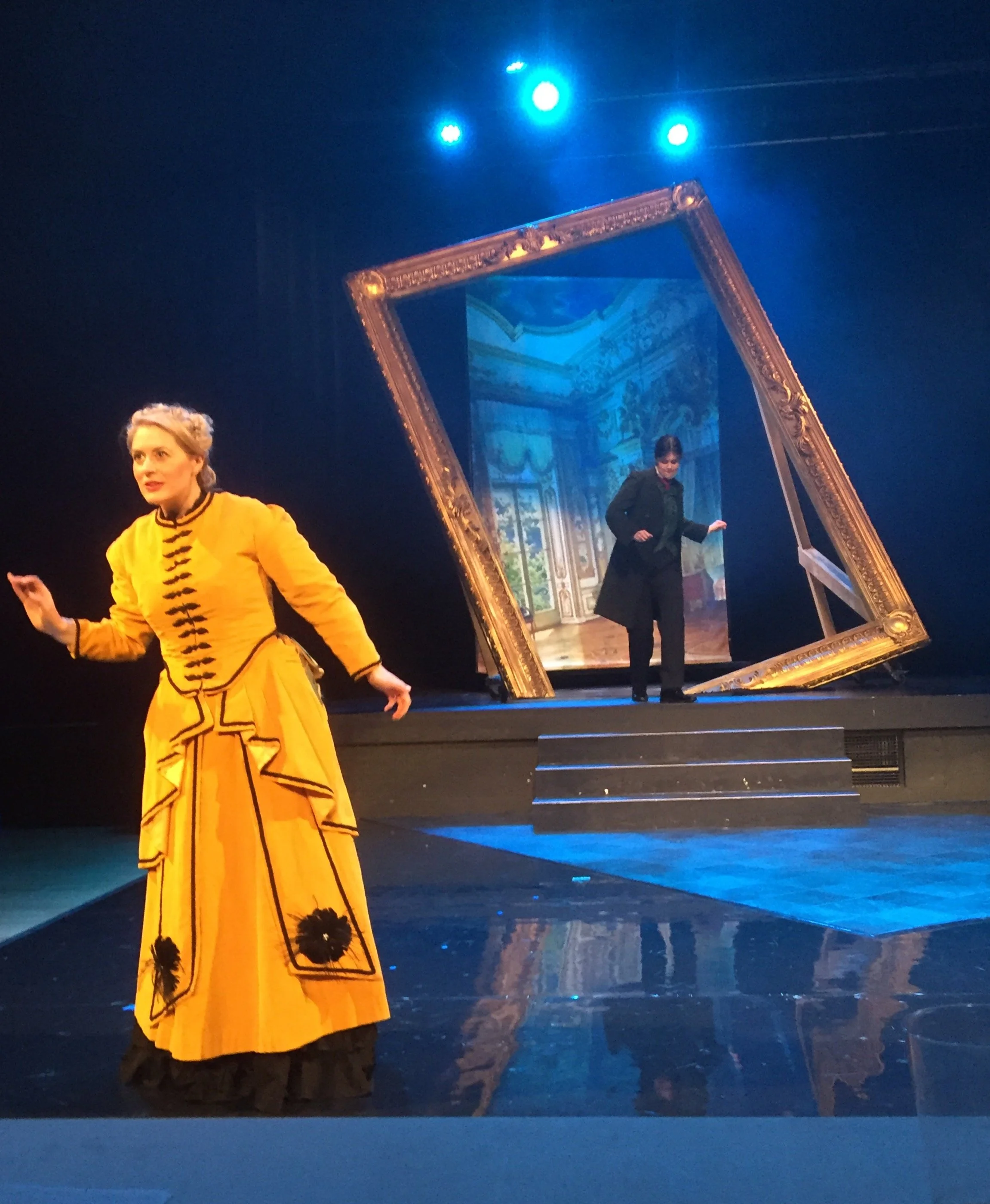 © Ollie Dagois - Emily Jane Moran as Donna Irene, Emily Kyte as The Queen