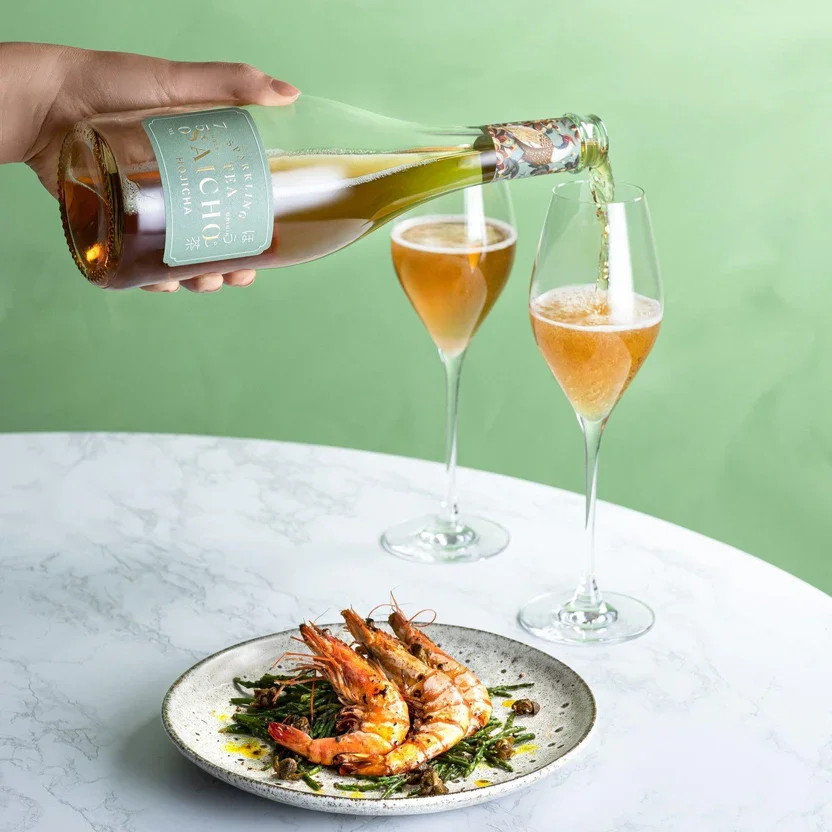 TEE IN SEINER SCHÖNSTEN FORM