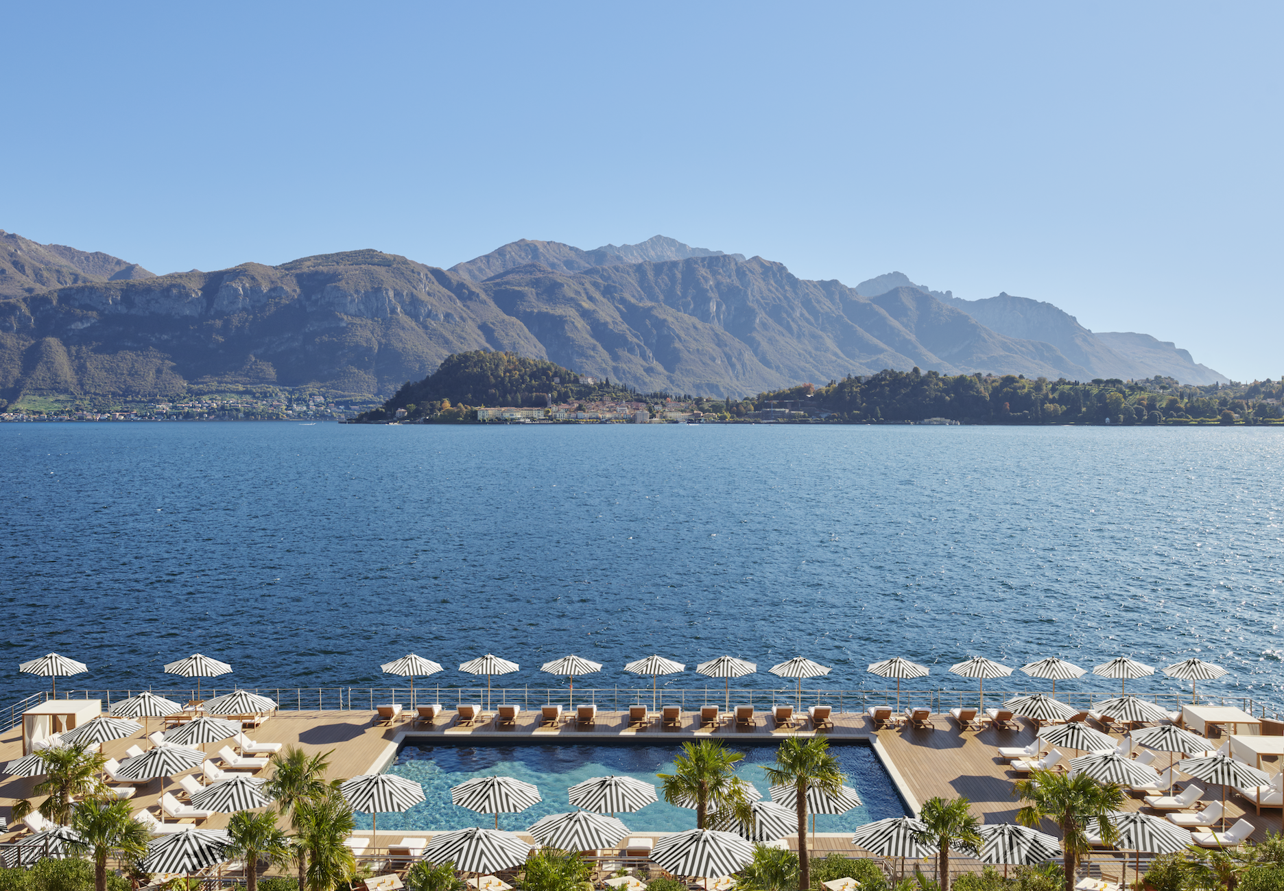 LAKESIDE LUXURY