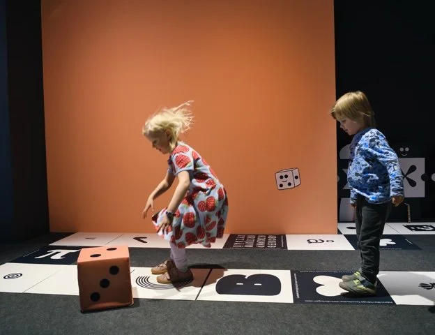 Merkillinen Skidipeli -naÌyttely_21.jpg