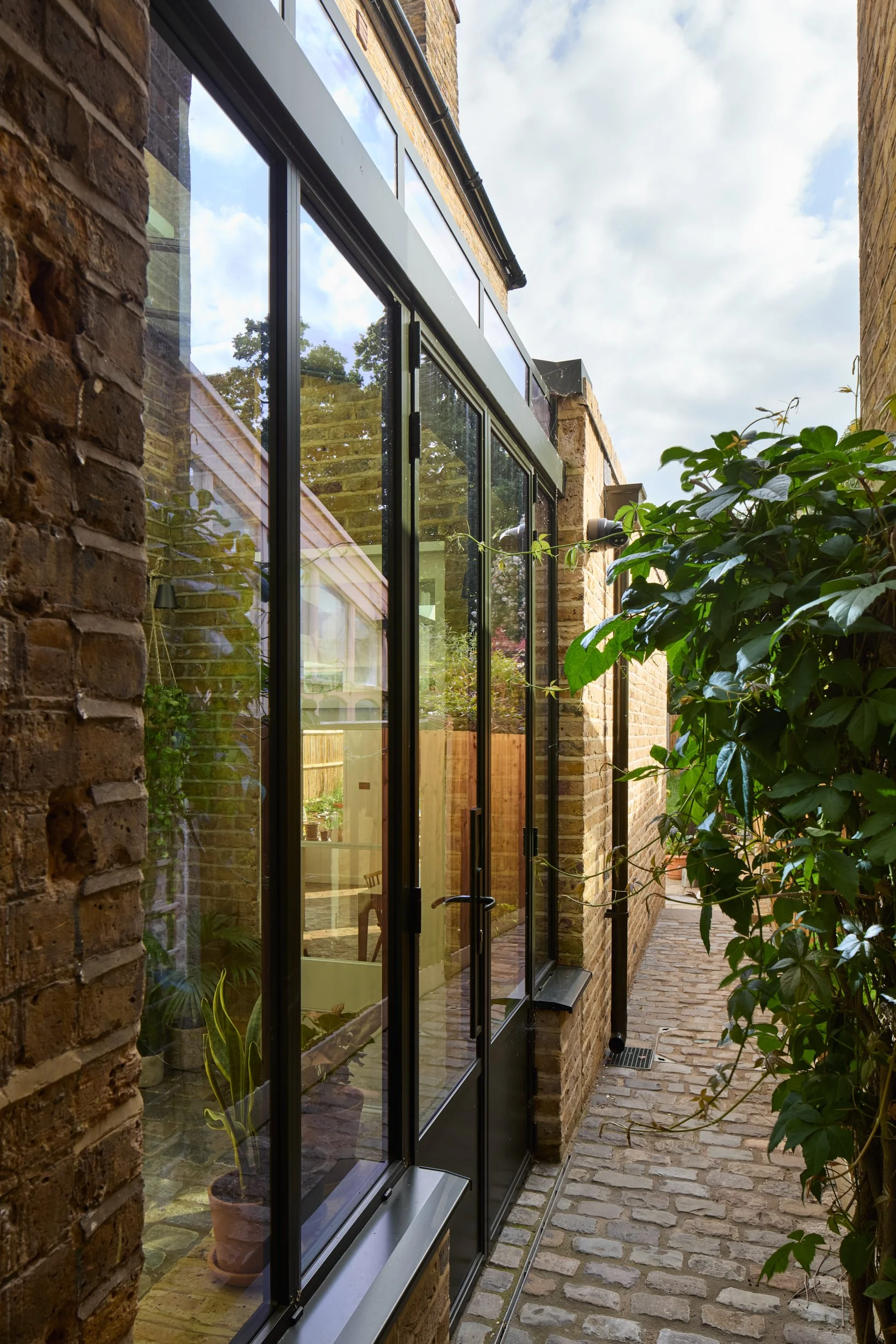 Dulwich Curves_Bootroom Exterior_lores.jpg