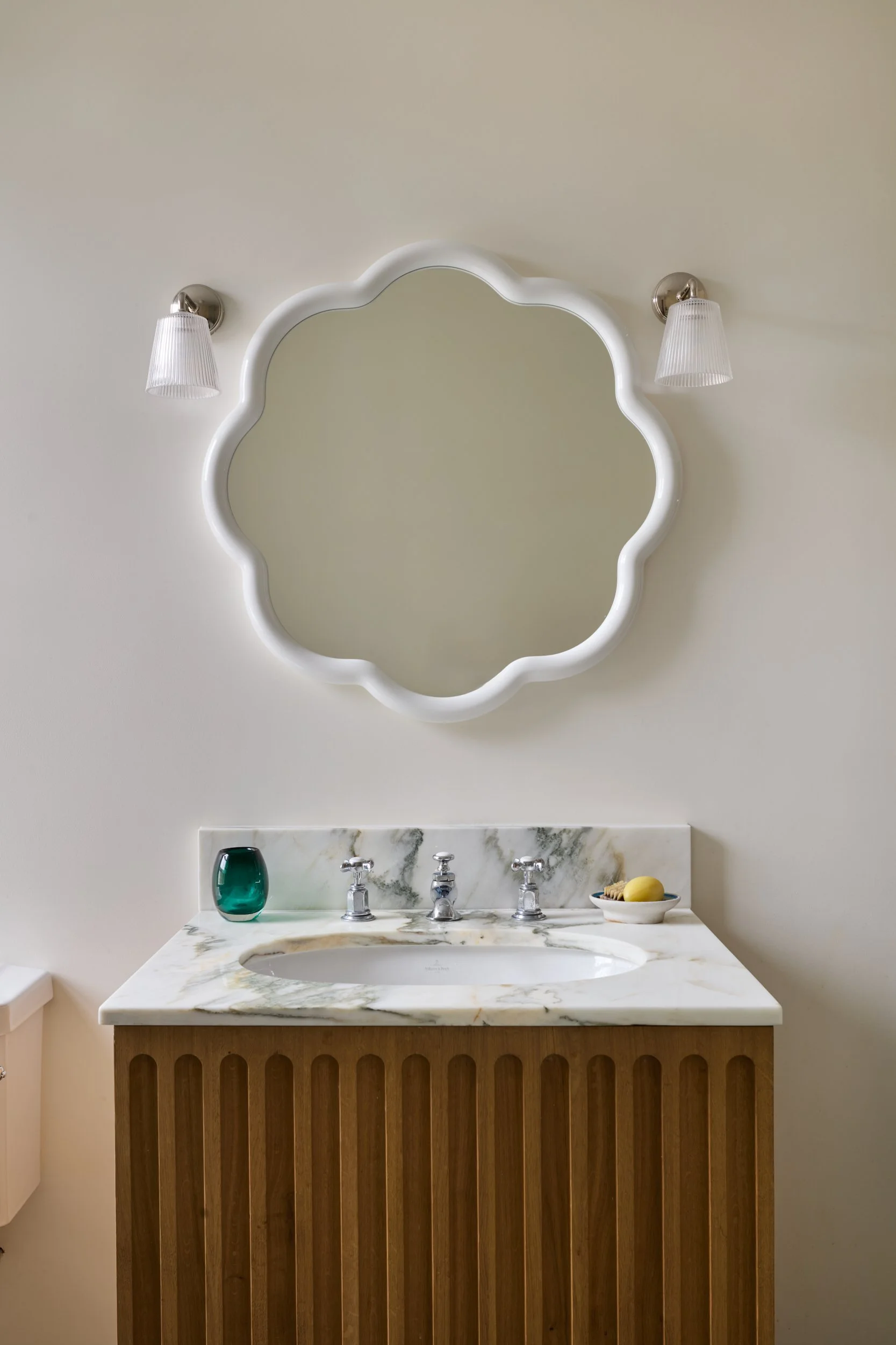 Dulwich Curves_Master bathroom vanity_lores.jpg