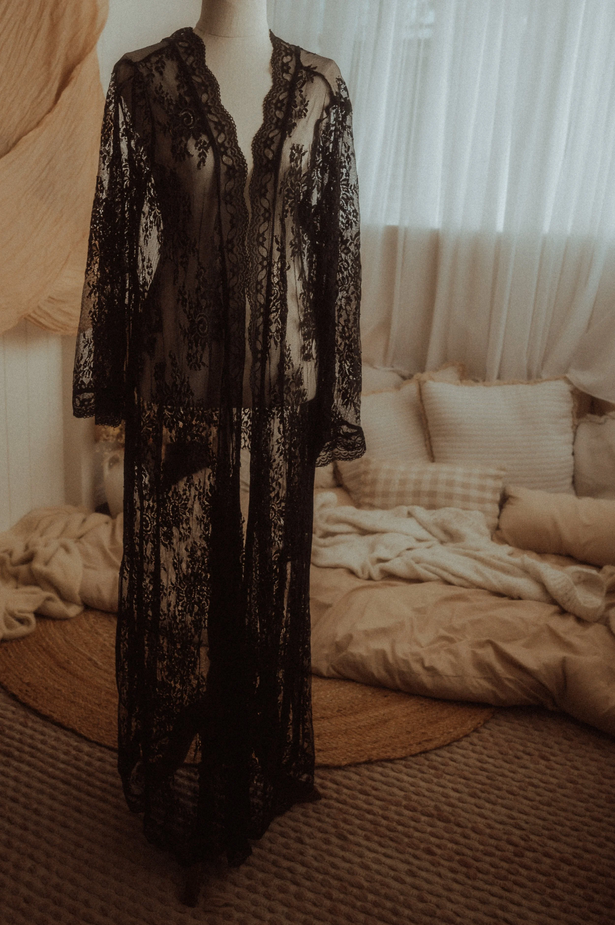 Raven Lace Duster – Fits up to Size 16