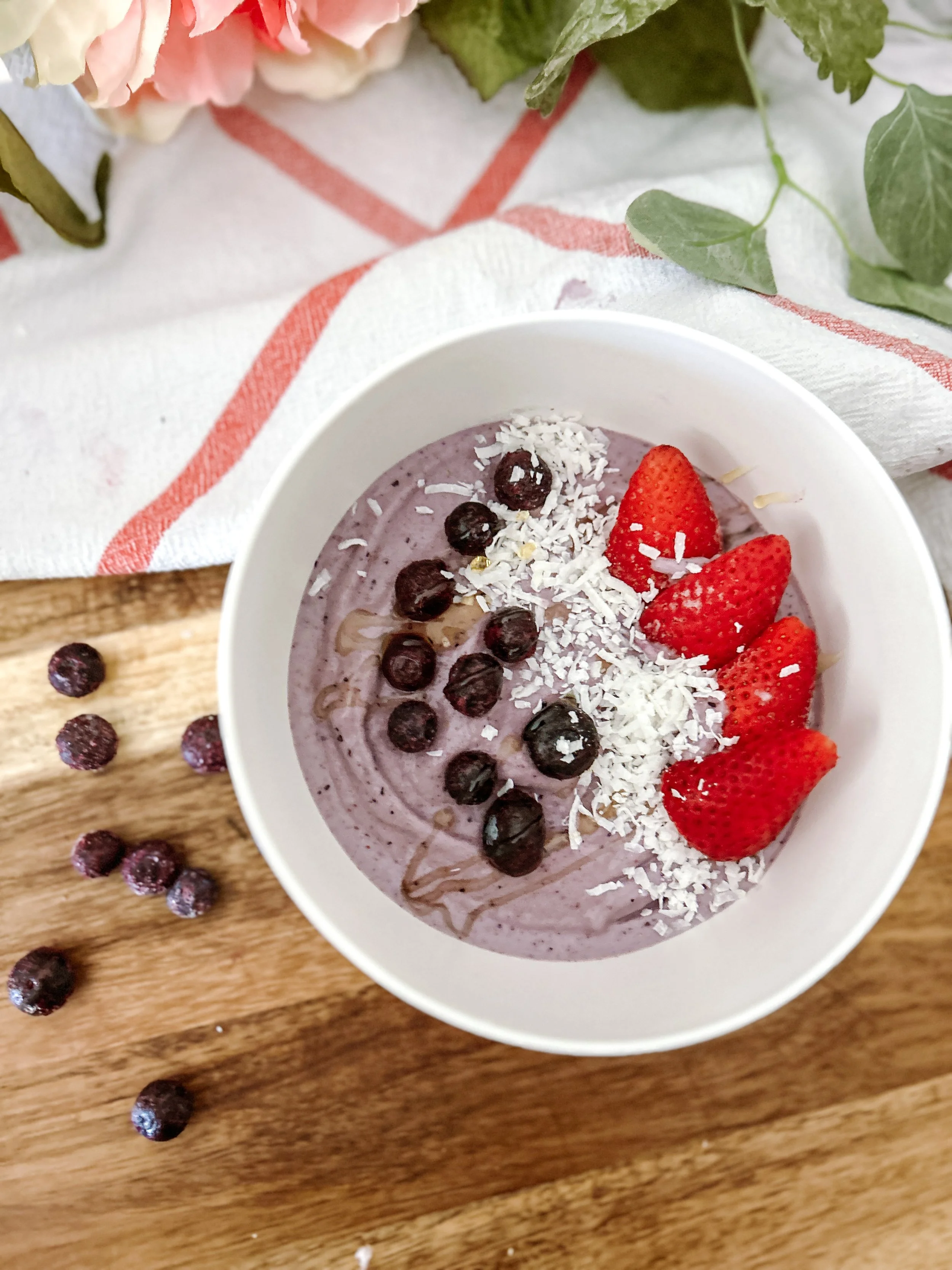 Healthy Berry Smoothie Bowl