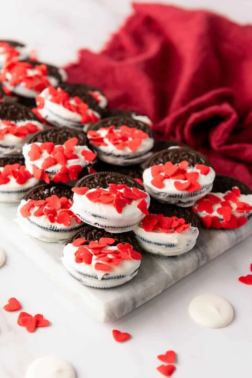 Easy Valentine's oreos
