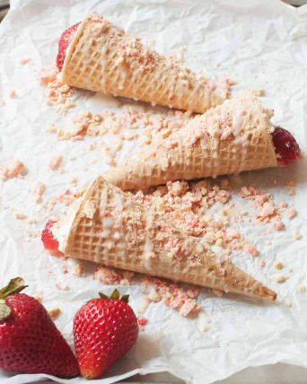 Strawberry Crunch Cheesecake Cones