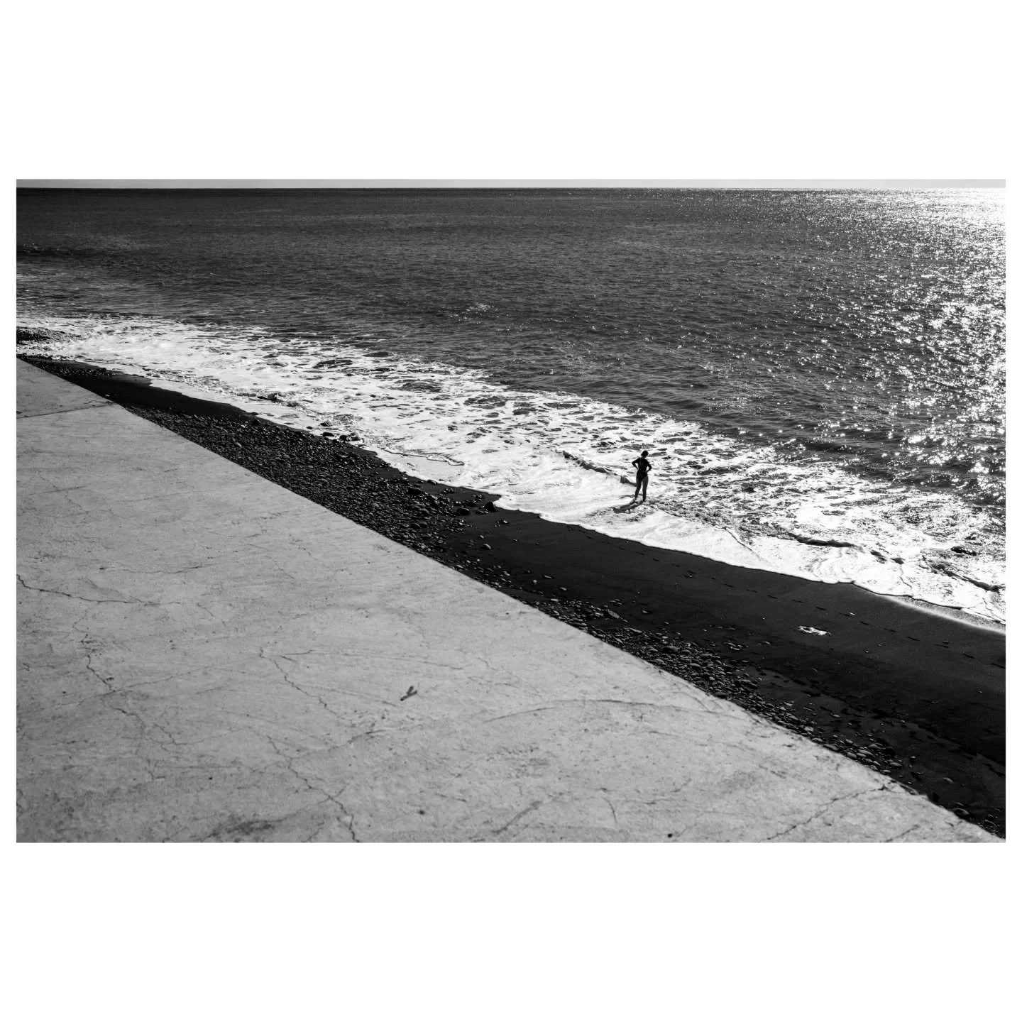 No particular plan on that day was the goal. Just walk along the beach and relax- sometimes it's the best thing to do.

#funchal #fujifilmxseries #beachvibes