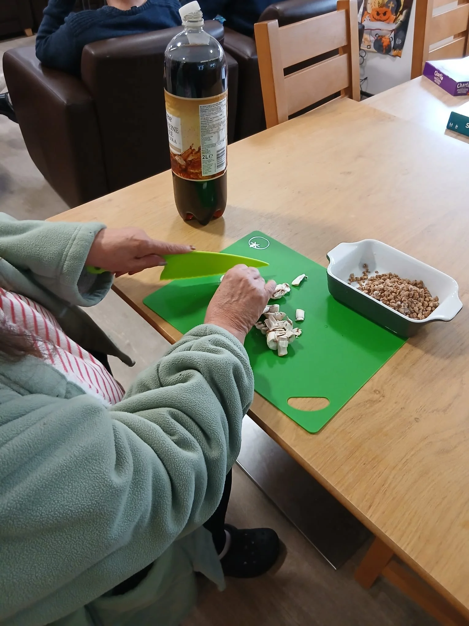 Independent cooking in full swing! Our residents whipped up Quorn shepherd&rsquo;s pie, sausage &amp; mash, and chilli con carne 🍝

#cooking #quorn #IndependentLiving #mentalhealthsupport