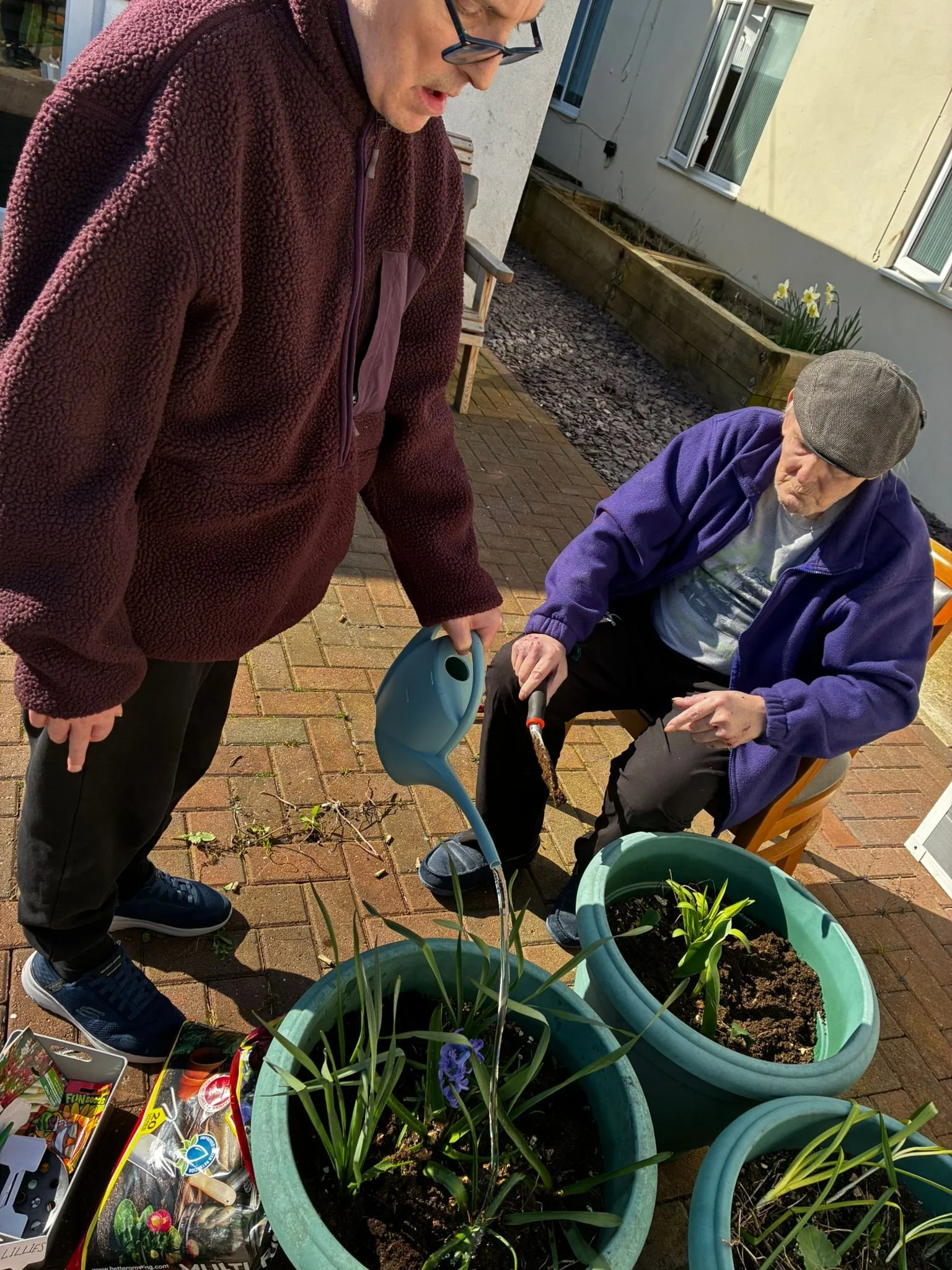 Today we took advantage of the beautiful sunshine by engaging in outdoor gardening activities. Residents worked hard to enhance the flower beds, planting flowers &amp; removing weeds 🌼🌸🌞

#spring #garden #gardeningisfun