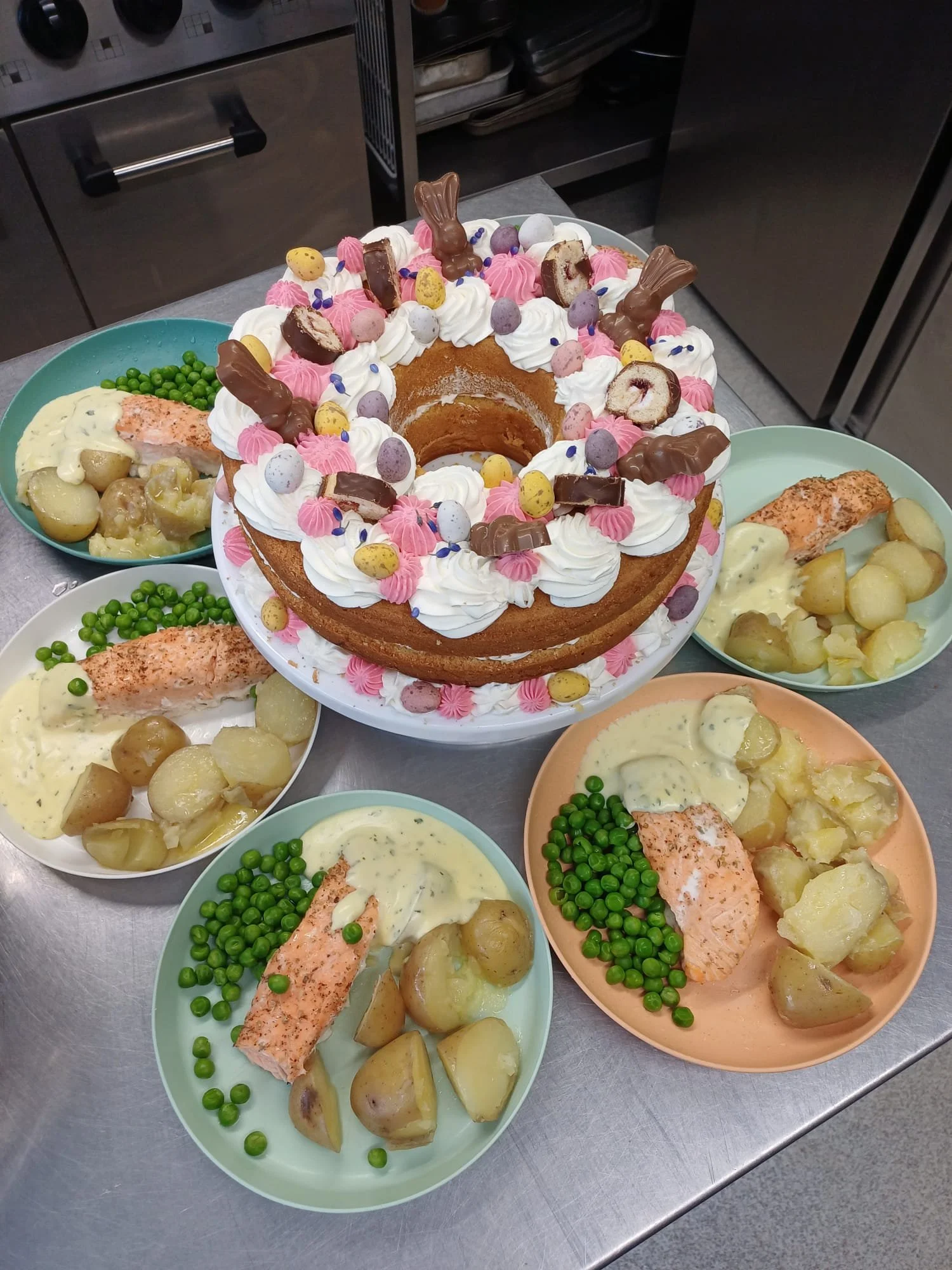 An appreciation post for our cook over st Spring House, always making delicious meals and look at that cake! 🍰

#cake #cooking #chef