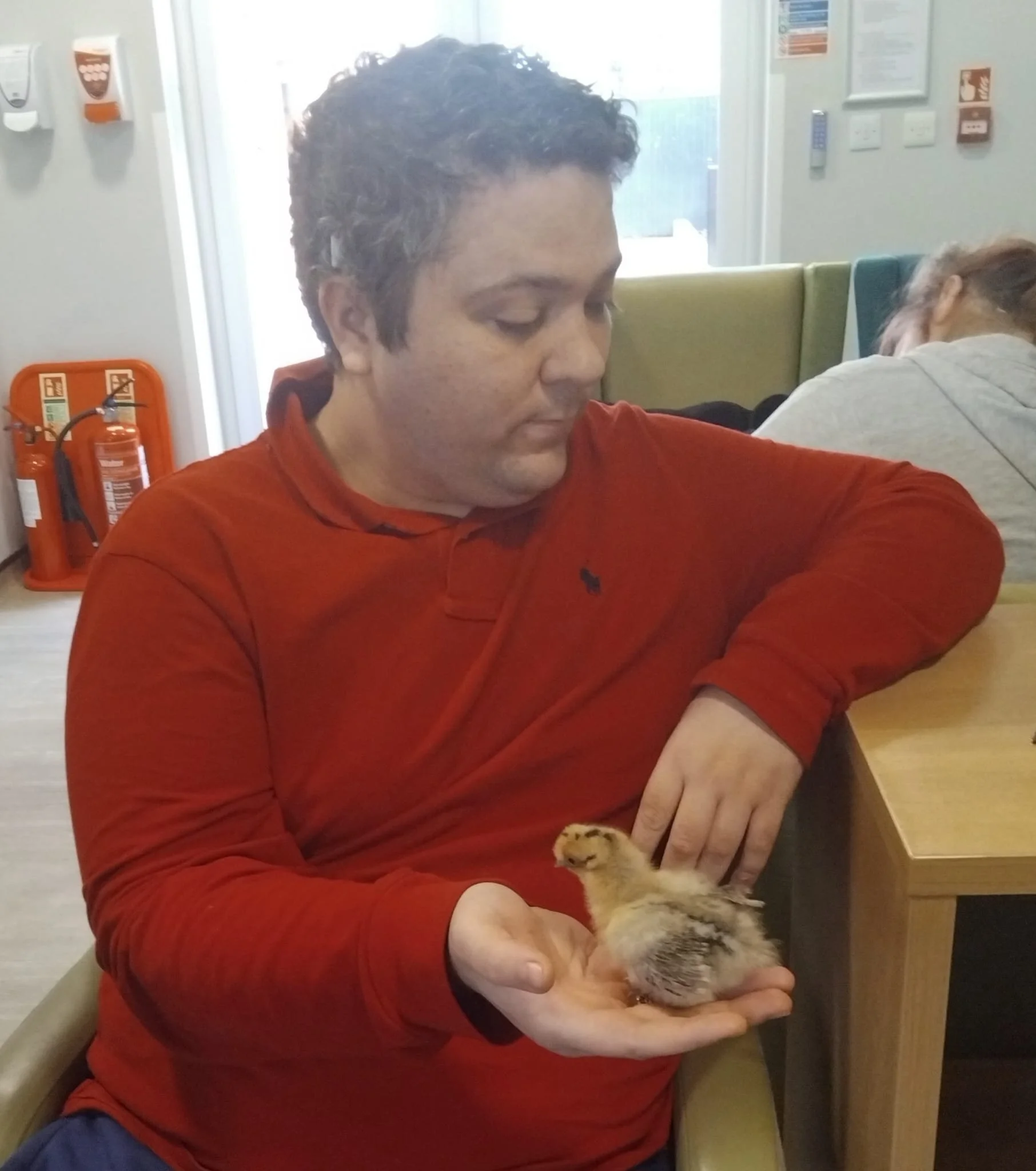 Staff and residents from Eagle House enjoying some animal therapy 🐥🐈🐍

#animalsofinstagram #animaltherapy