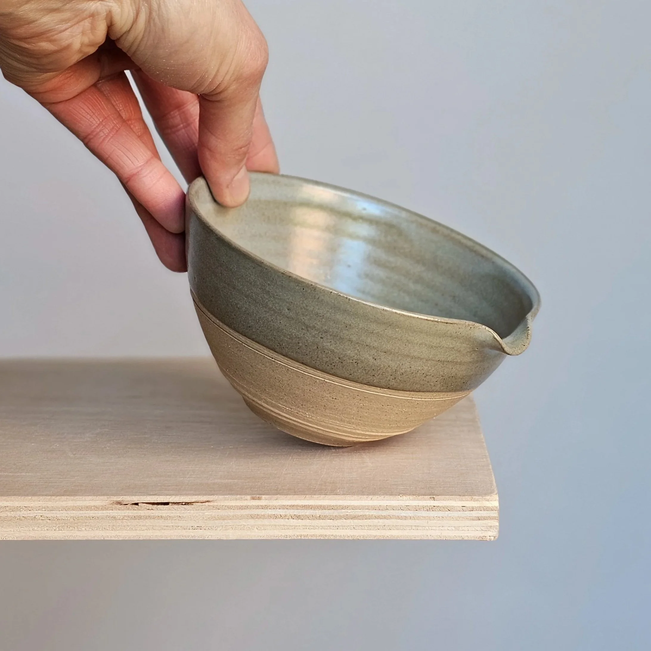 Pouring bowl - Zambezi. Buff Stoneware