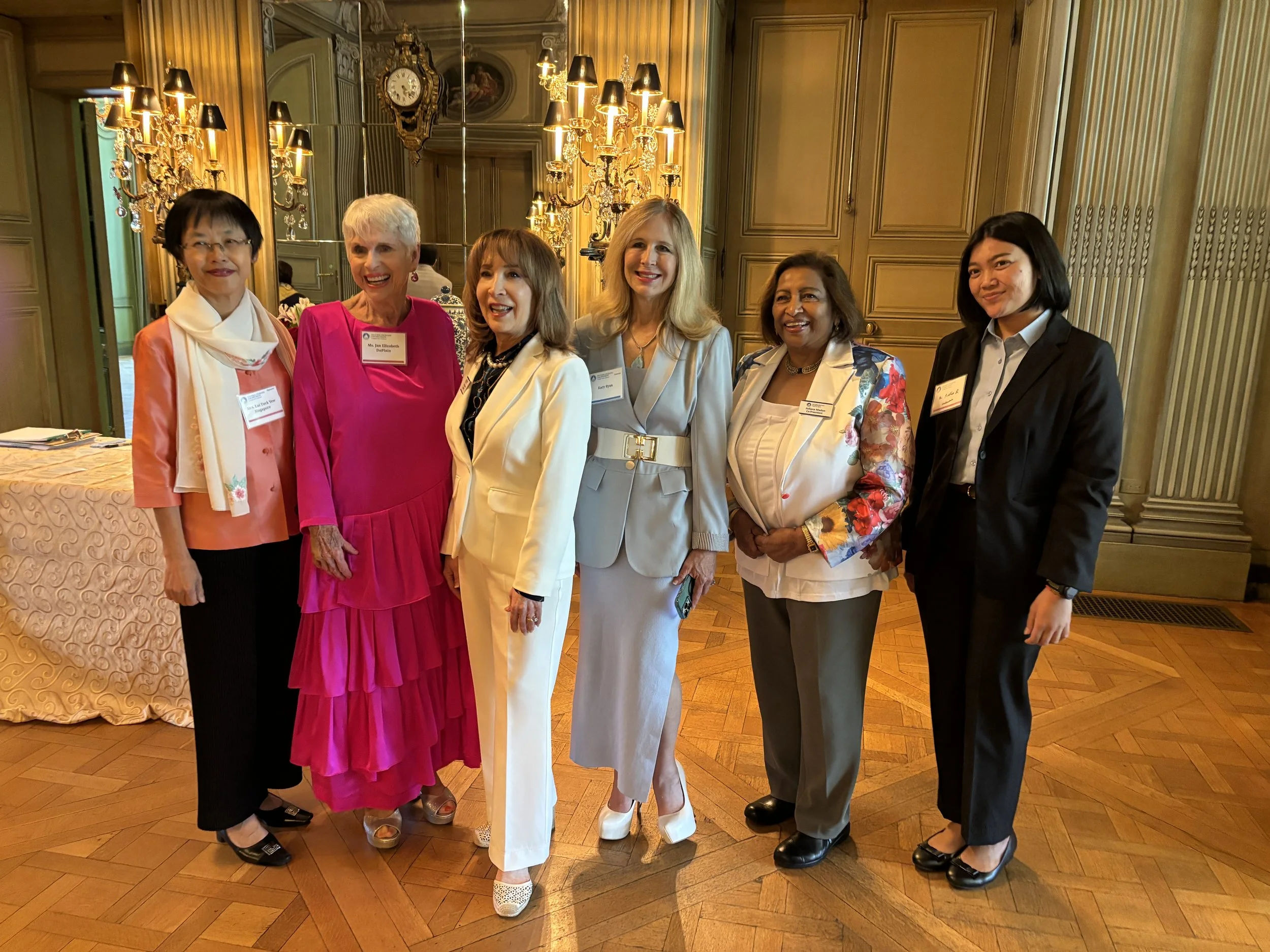 6 ladies at event.JPG