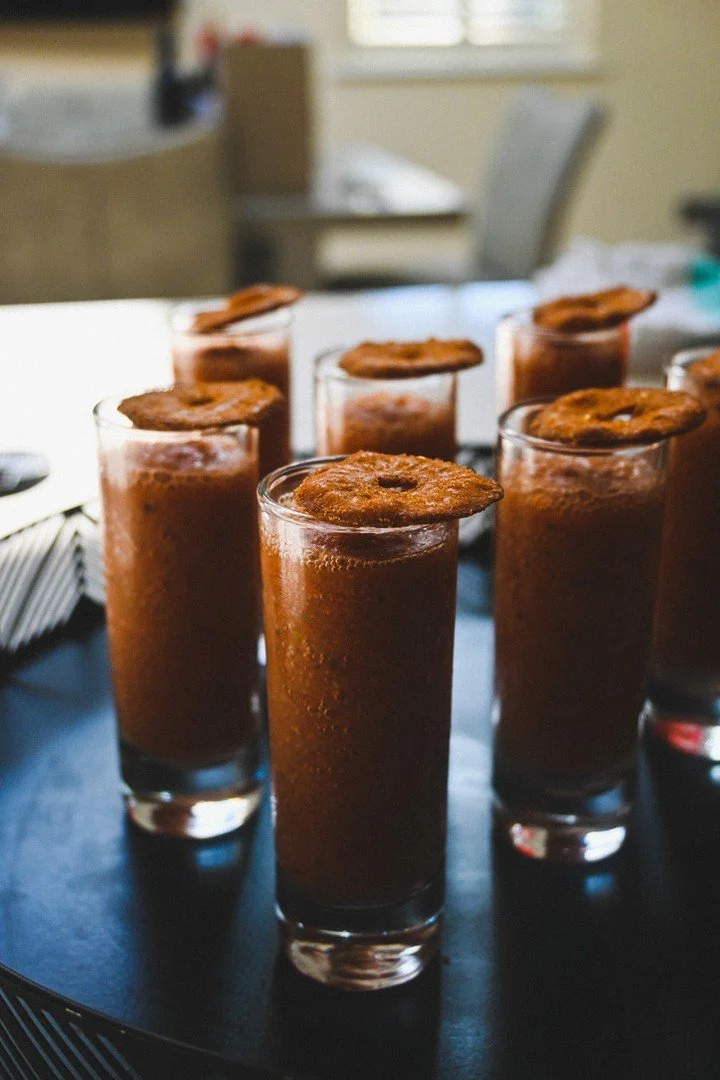 Every detail, made for you.
From the first ingredient to the finishing touch, we turn seasonal produce into food that tells your story.
These spicy salmorejo shots with tomato crisps were created for a summer event — proof that even the smalle