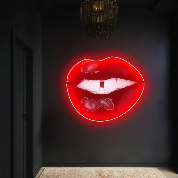  Medium : Oil on gesso covered wood panel with red neon  Size : 110cm x 92.5cm