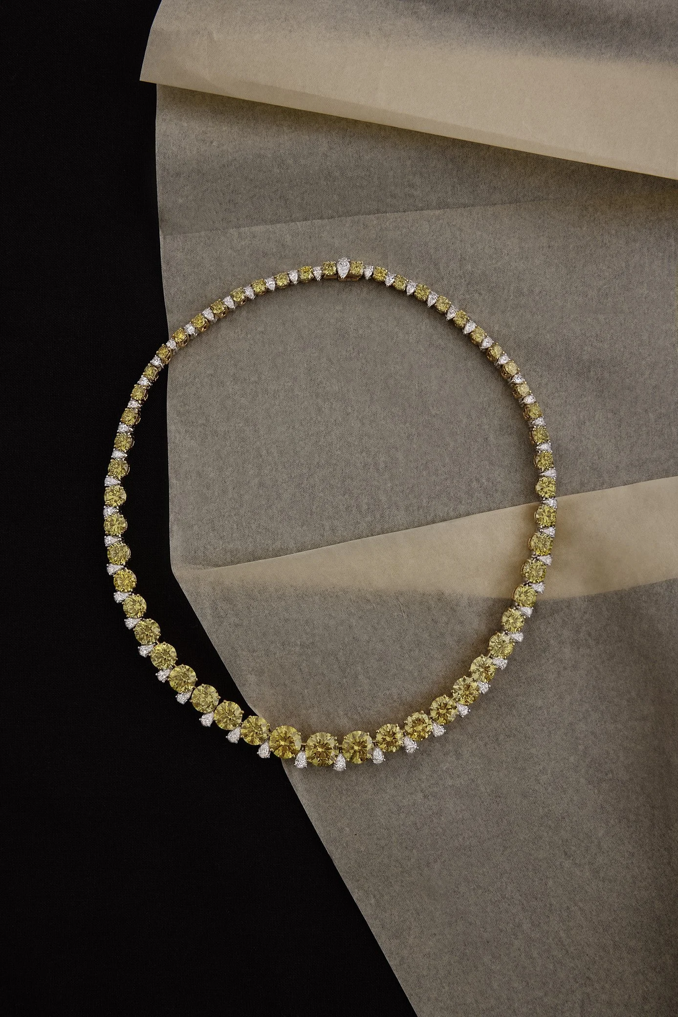 Vanity Fair - High Jewellery_25_PR16603.jpg