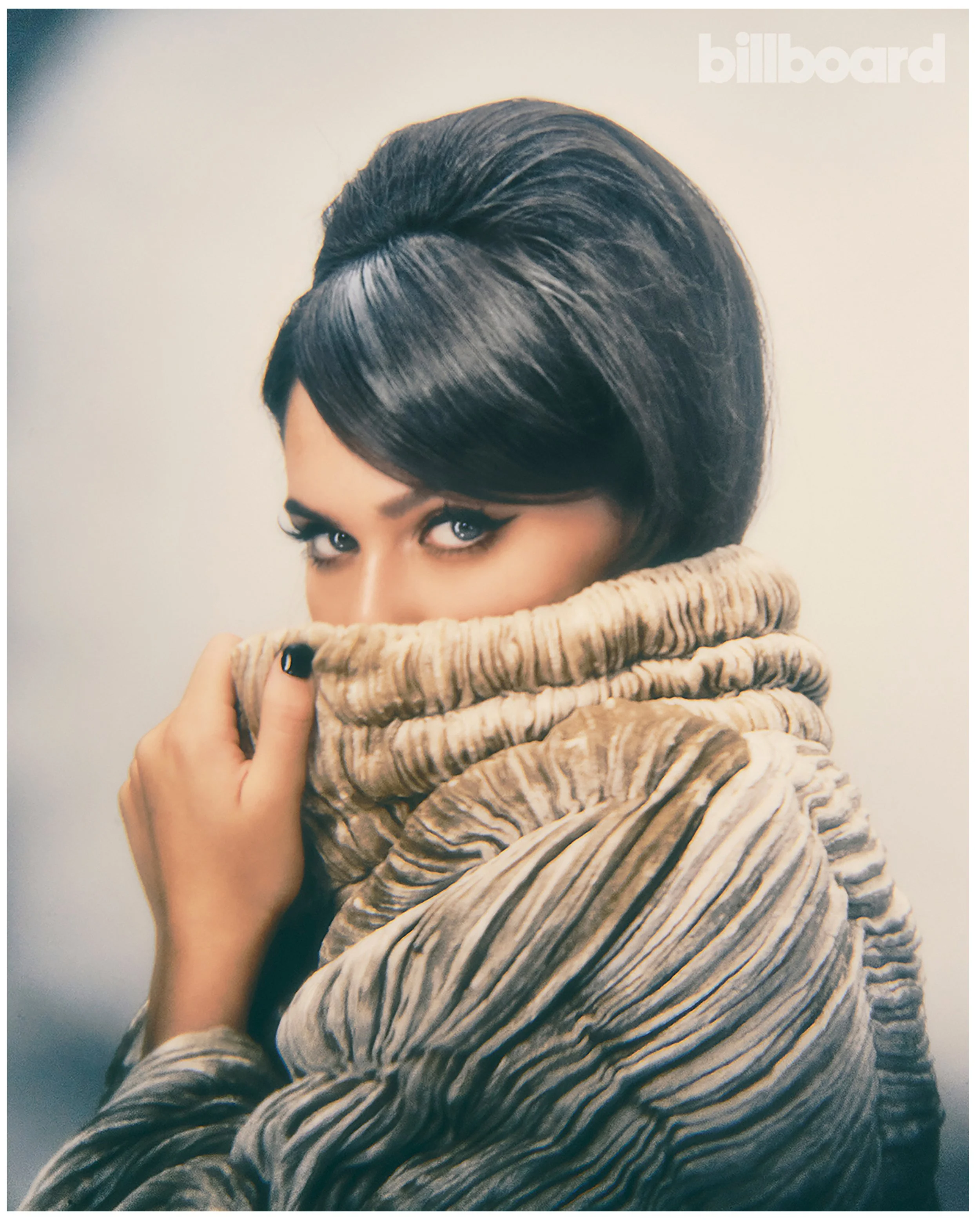 feature-sienna-spiro-billboard-2026-bb10-dima-hohlov-6 copy copy.jpg
