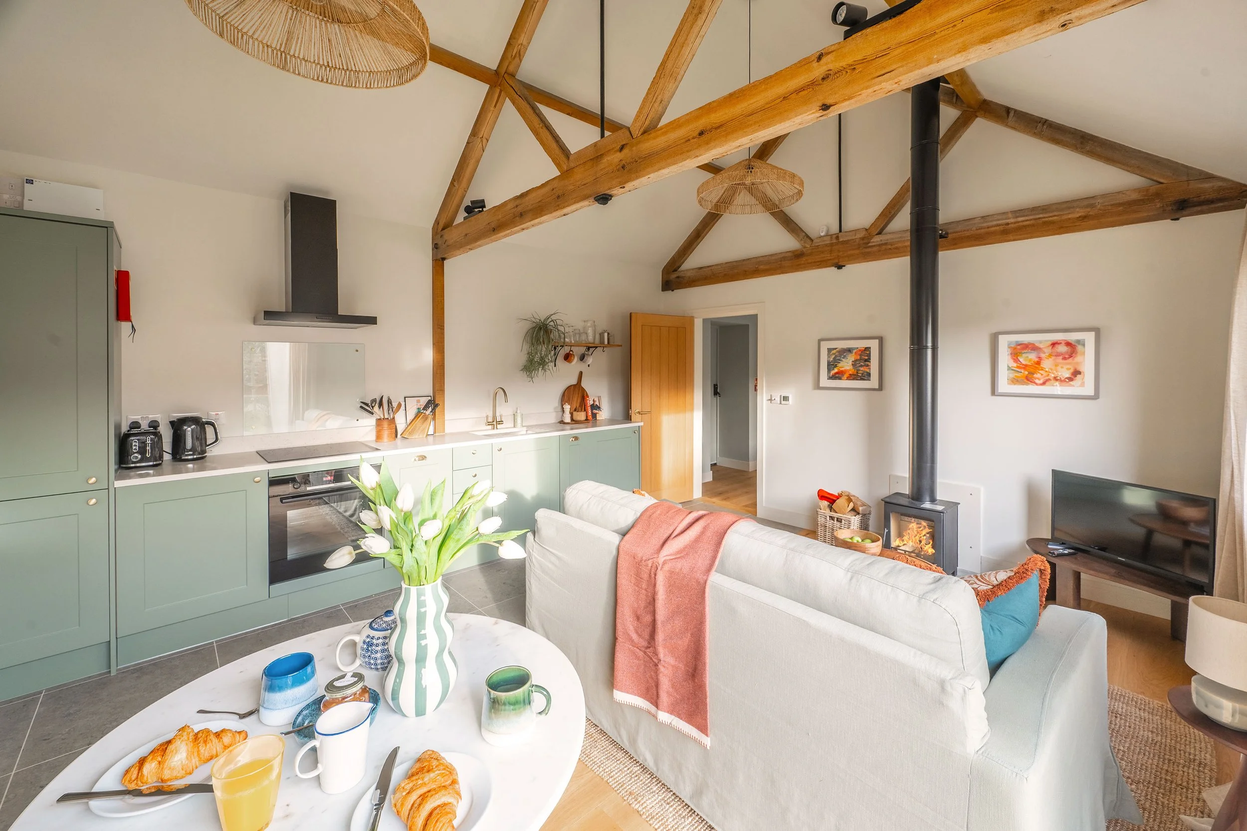 Stable-yard-North-lounge-and-kitchen-2.jpg