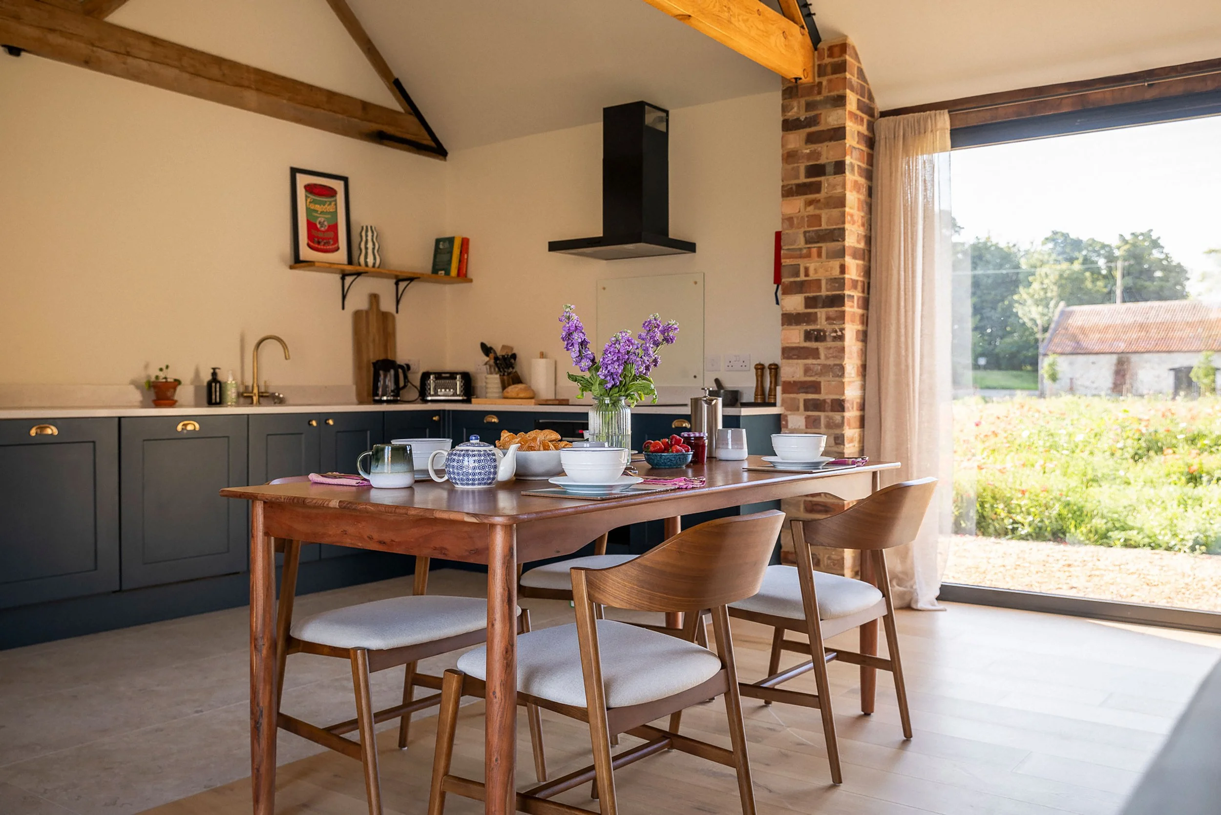 South-stables-dining-and-kitchen.jpg