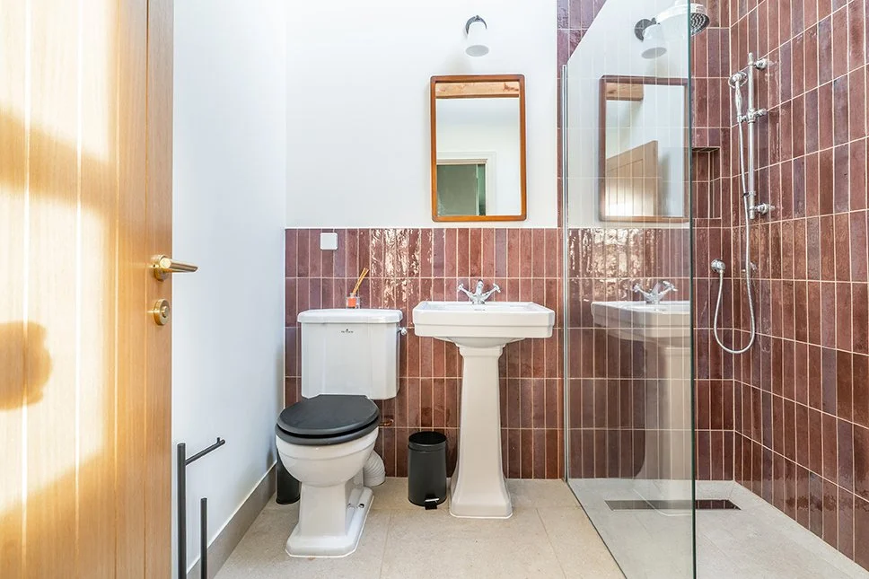 East ensuite bathroom.jpg