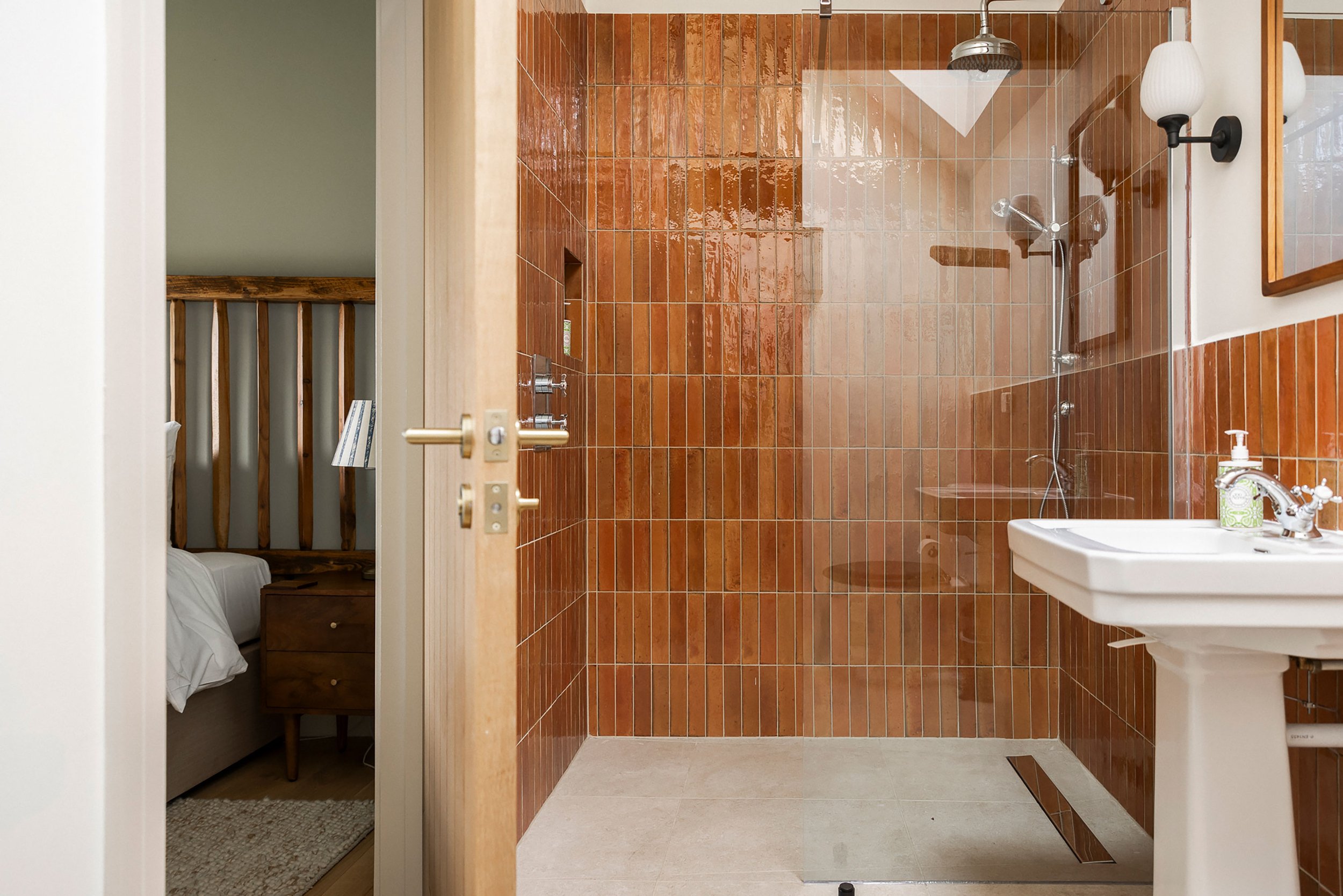 South-bedroom1-ensuite.jpg