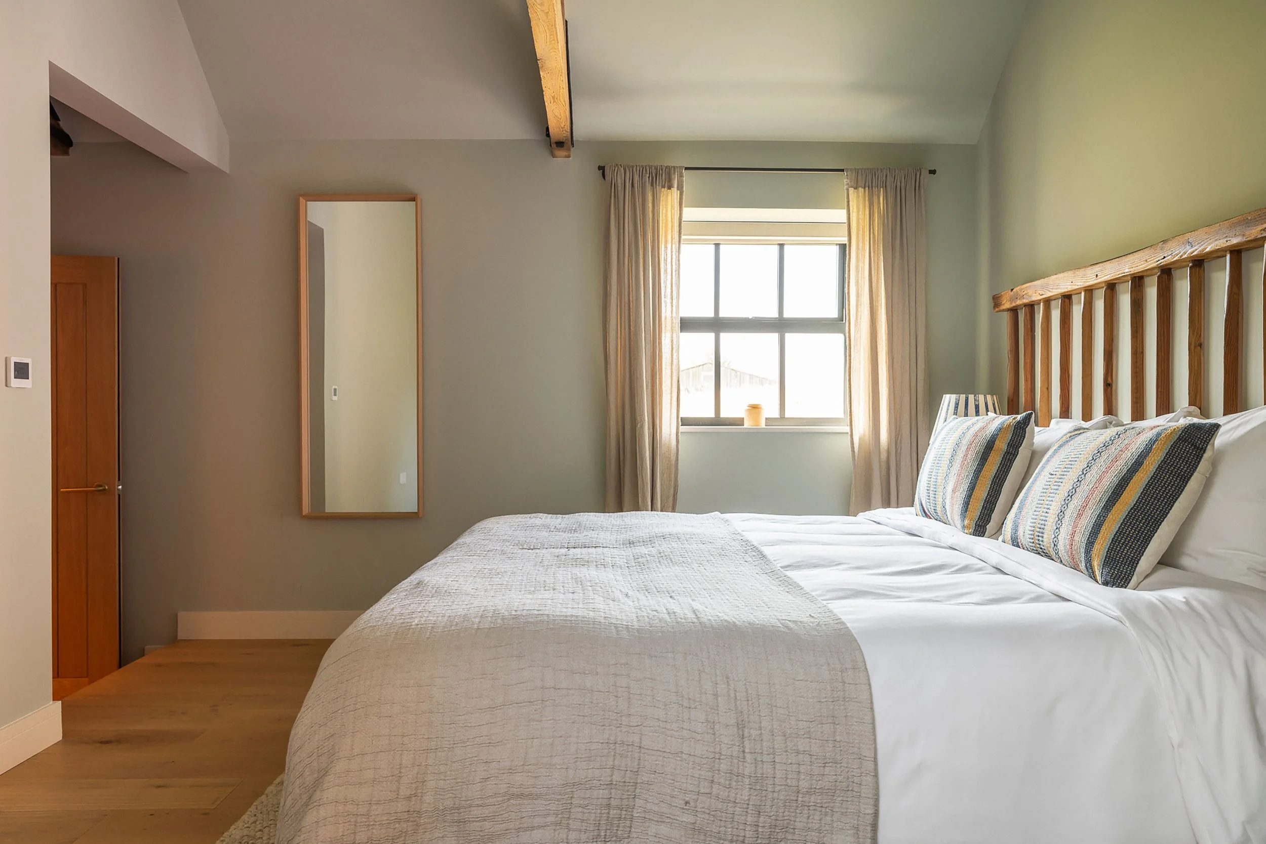 South-bedroom-1a.jpg