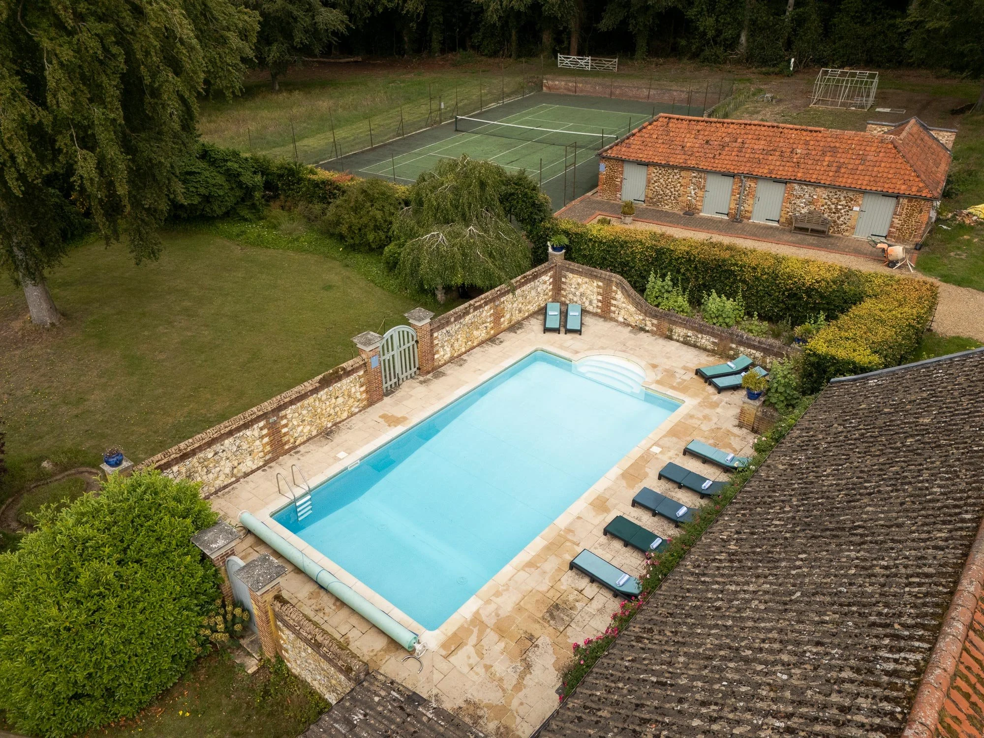 Frin-etstae-Hall-pool.jpg