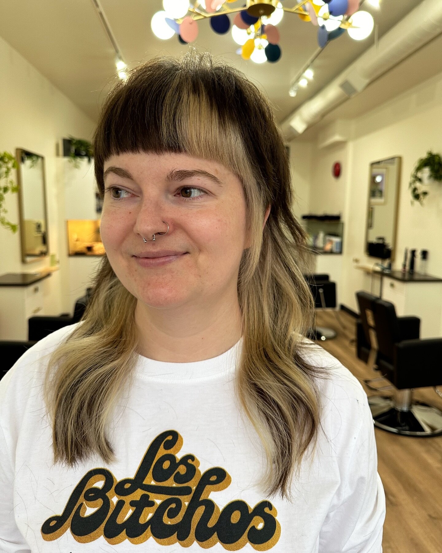 We are STUNNED by this perfect placement! Sarah managed to elevate this stellar cut with just a few particularly placed foils. She&rsquo;s a hair wizard 🧙 

Cut and colour performed by @sarahleroux.hair 

#hairtransformation #hairtrends #ottawahairs