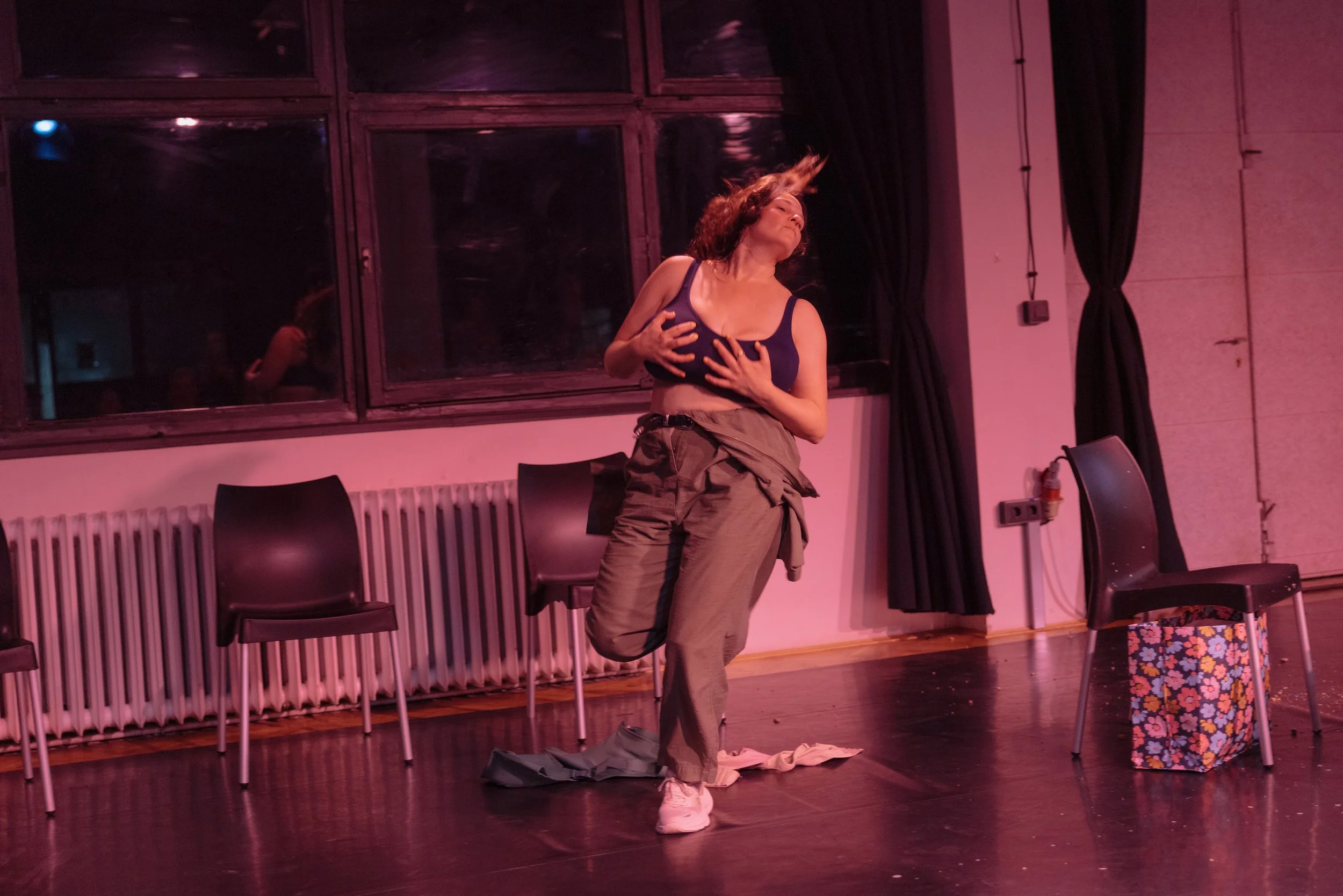 Emily Gualtieri - Soft Underbelly - Kontejner