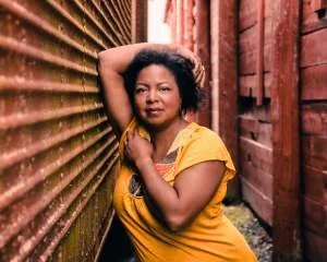Uxbridge singer/songwriter takes to Aurora stage