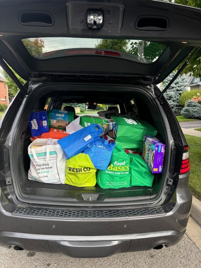 Three neighbourhoods join forces for food bank