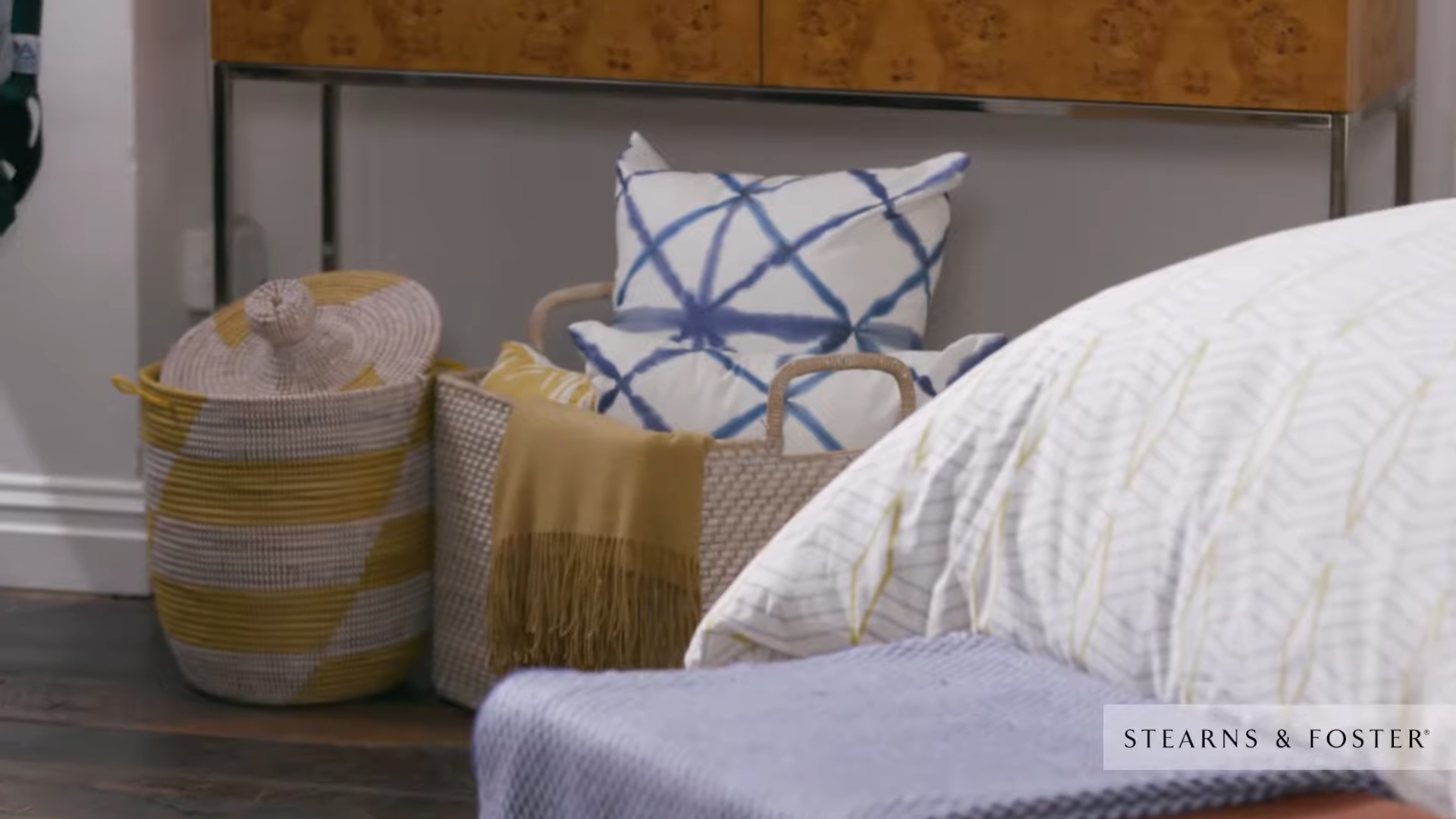 Bedroom Reaveal #2_ Mid Century, 30s 0-21 screenshot.png