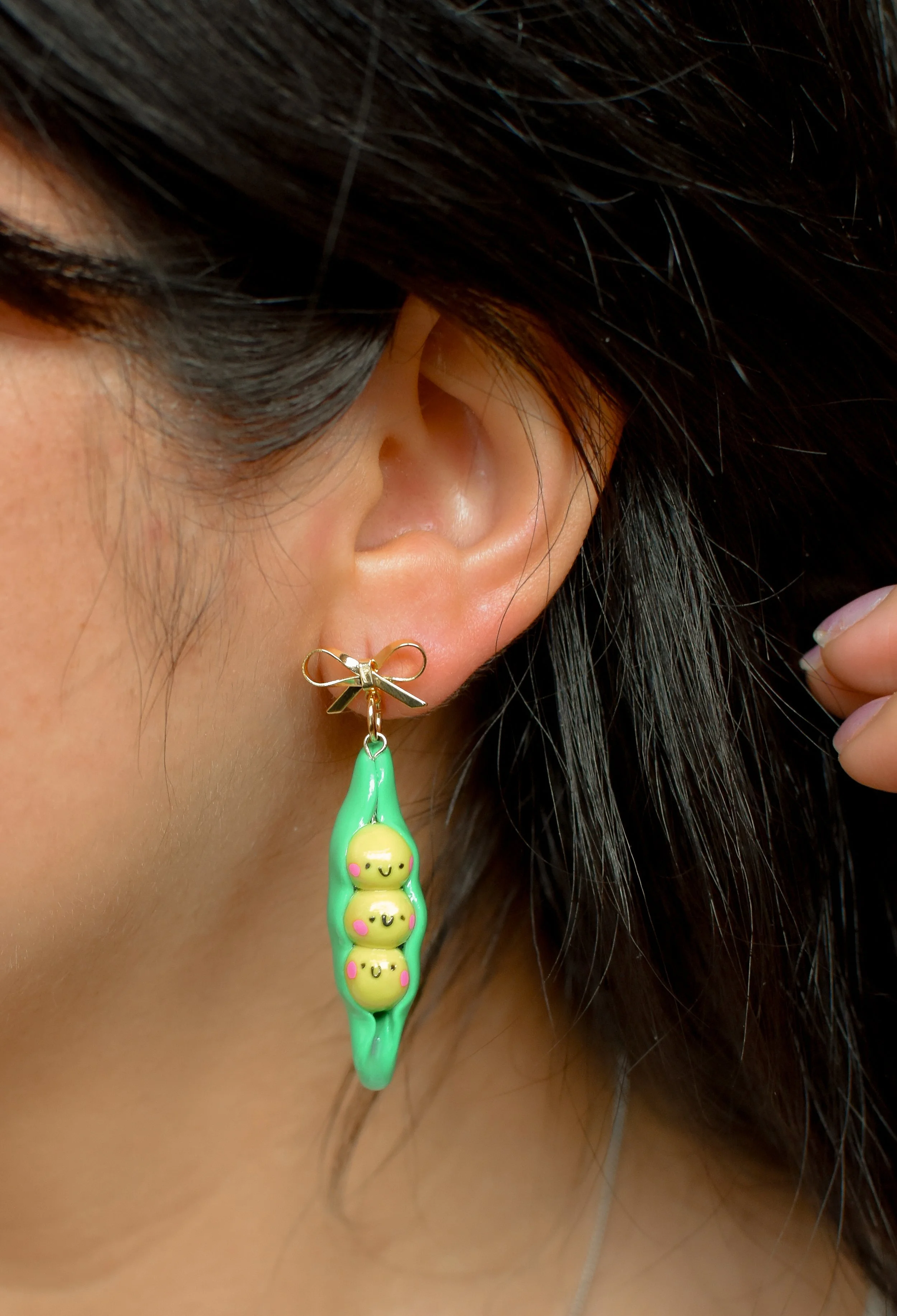 Jenjumoonji_peas-in-a-pod_earrings_polymer_clay.jpg