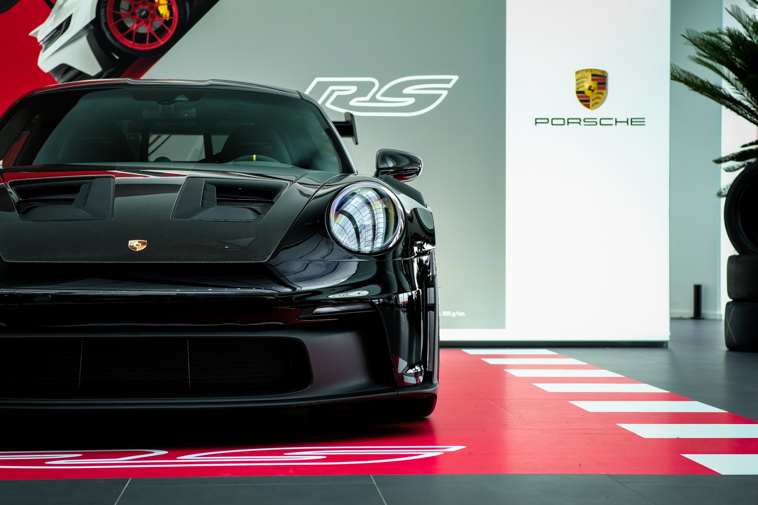 Porsche 911 (992) GT3RS-08.jpg
