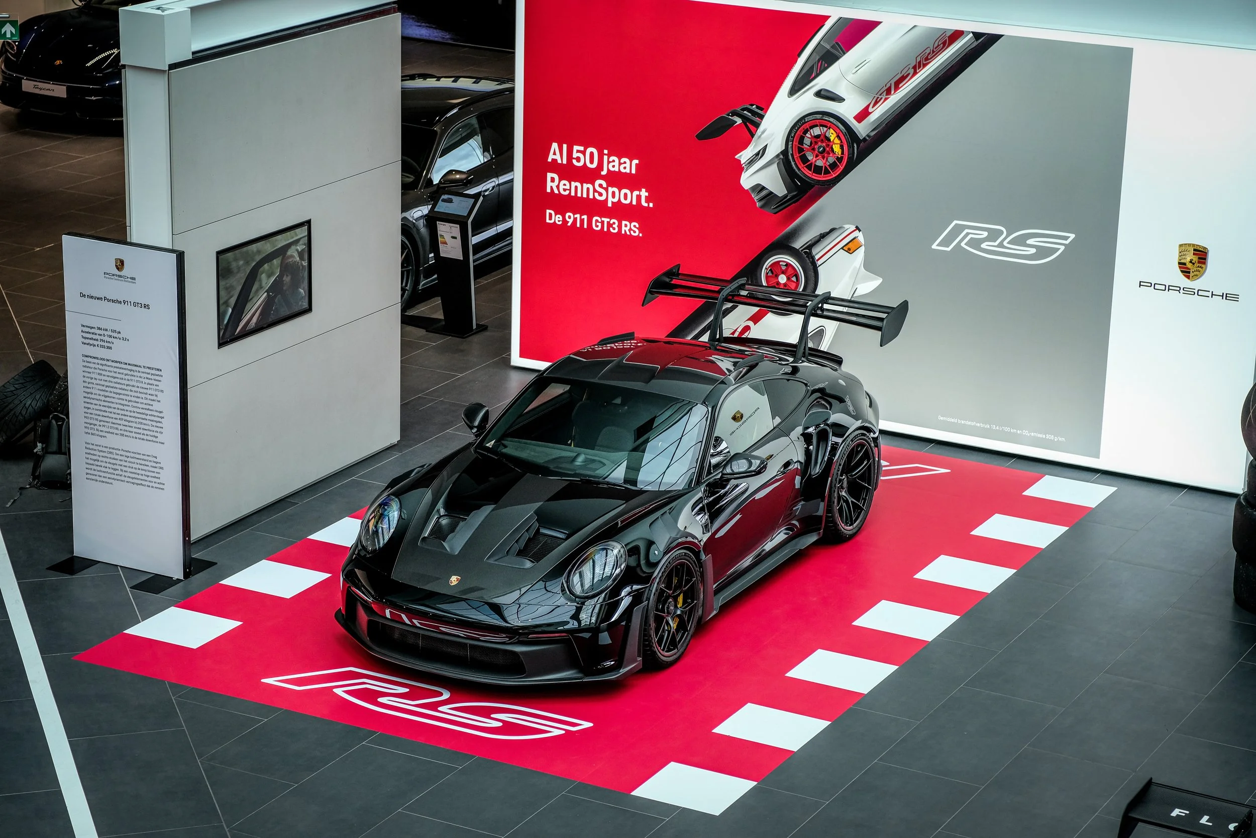 Porsche 911 (992) GT3RS.jpg