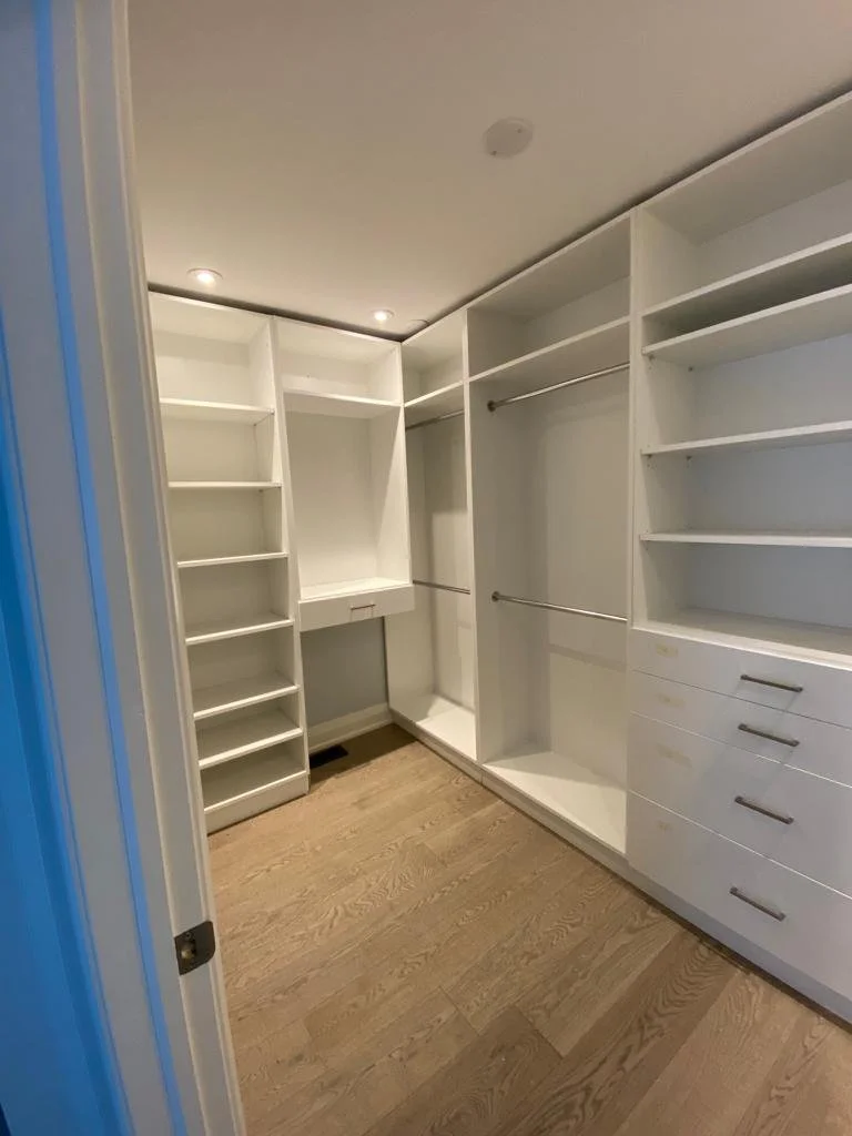 Walk-In Closet Service