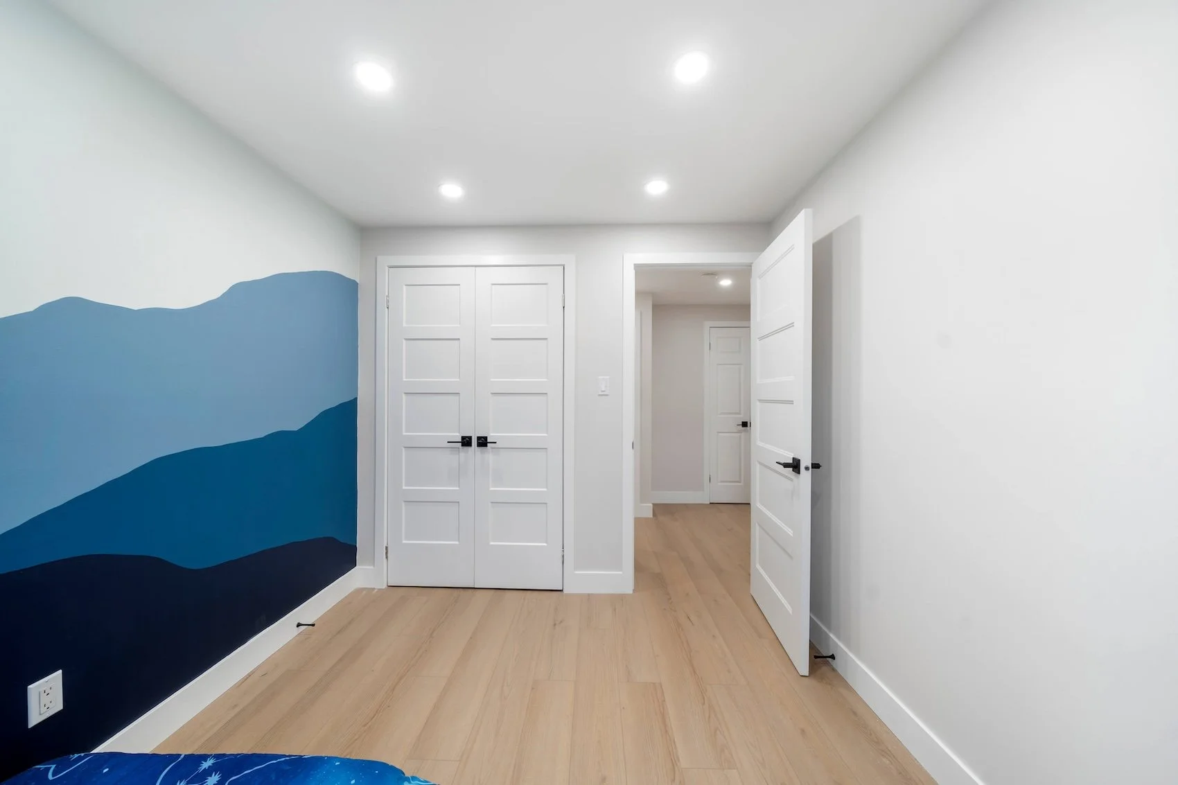 Modern basement living and bedroom transition space in Oshawa backsplit renovation