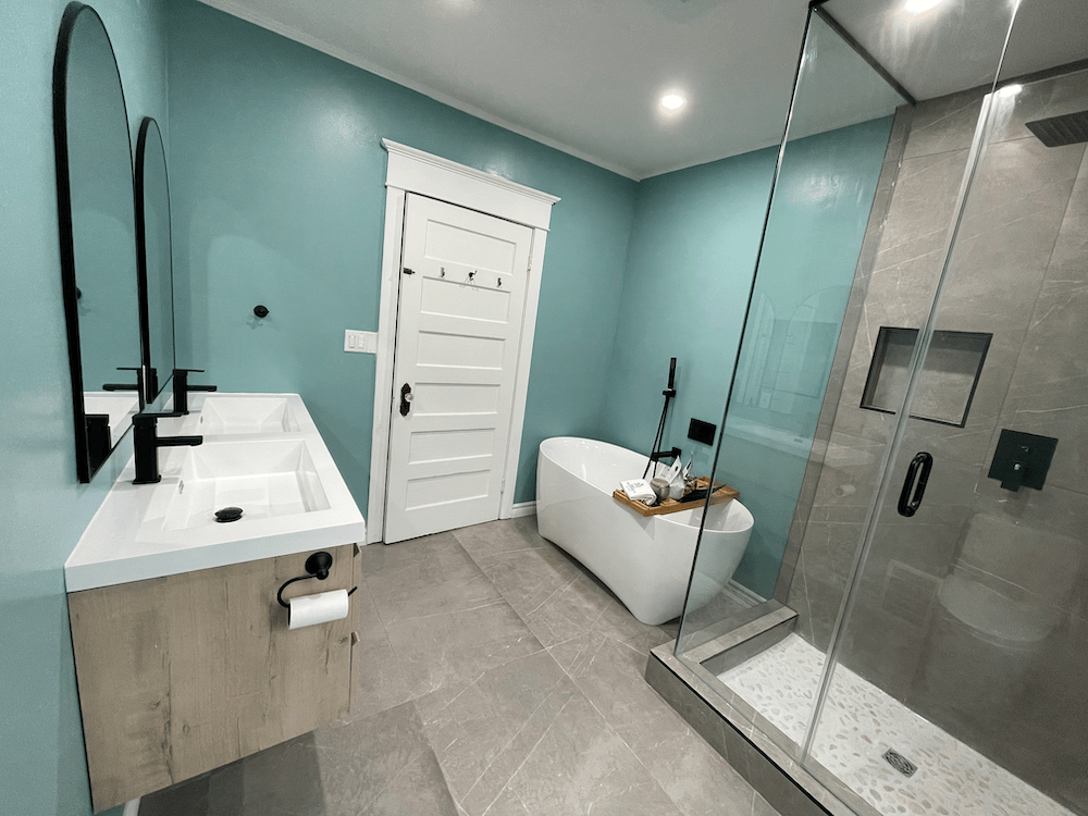 Full bath makeover in Toronto