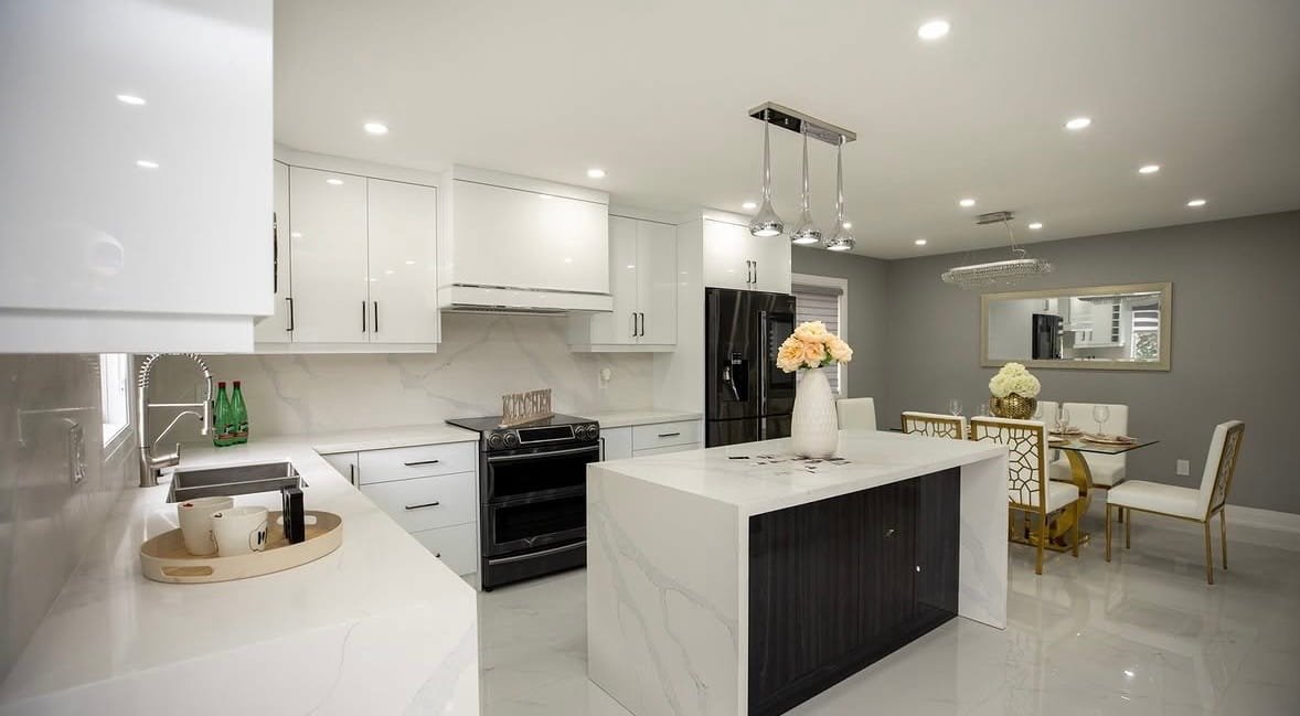 Open-concept kitchen remodel in Rolling Acres, Whitby, with a spacious island, modern cabinetry, and connected living space
