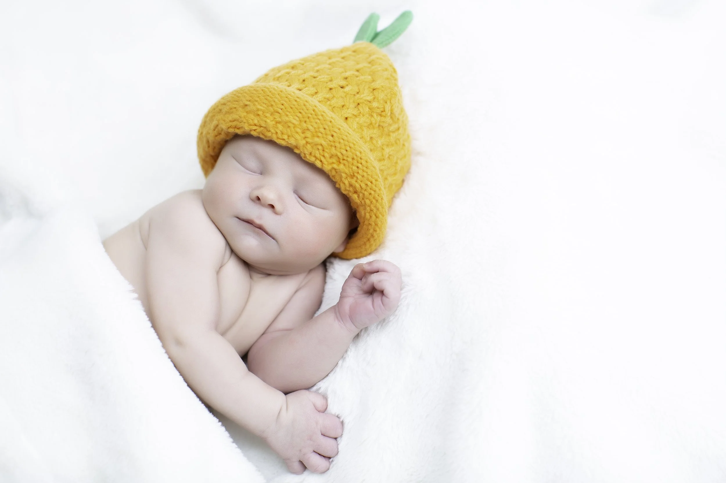 AarinWilliams_Newborn_PumpkinTop_Image1.jpg