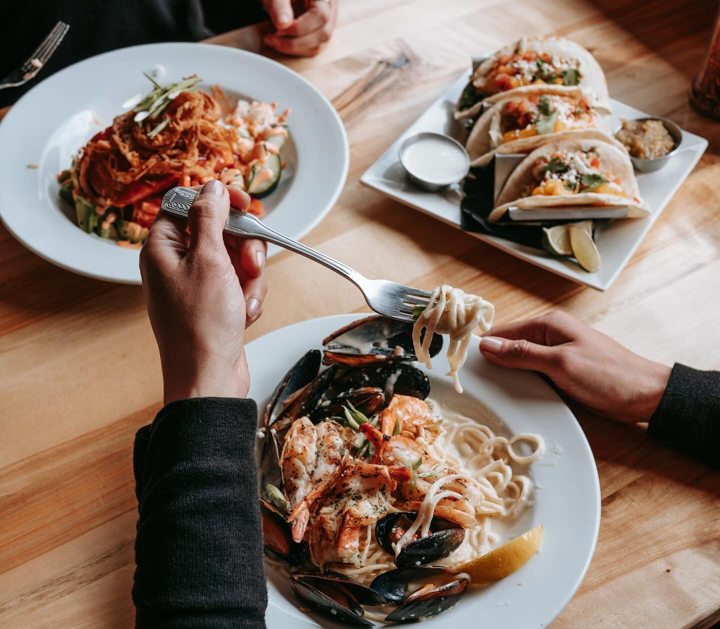 Loved working with @highliner.seward! Their food was delicious and their team was amazing! Highly recommend if you&rsquo;re in the Seward area. 

#sewardalaska #sewardak #food #foodie #foodphotography #yum #alaska #alaskafoodie #alaskafood #alaskawed