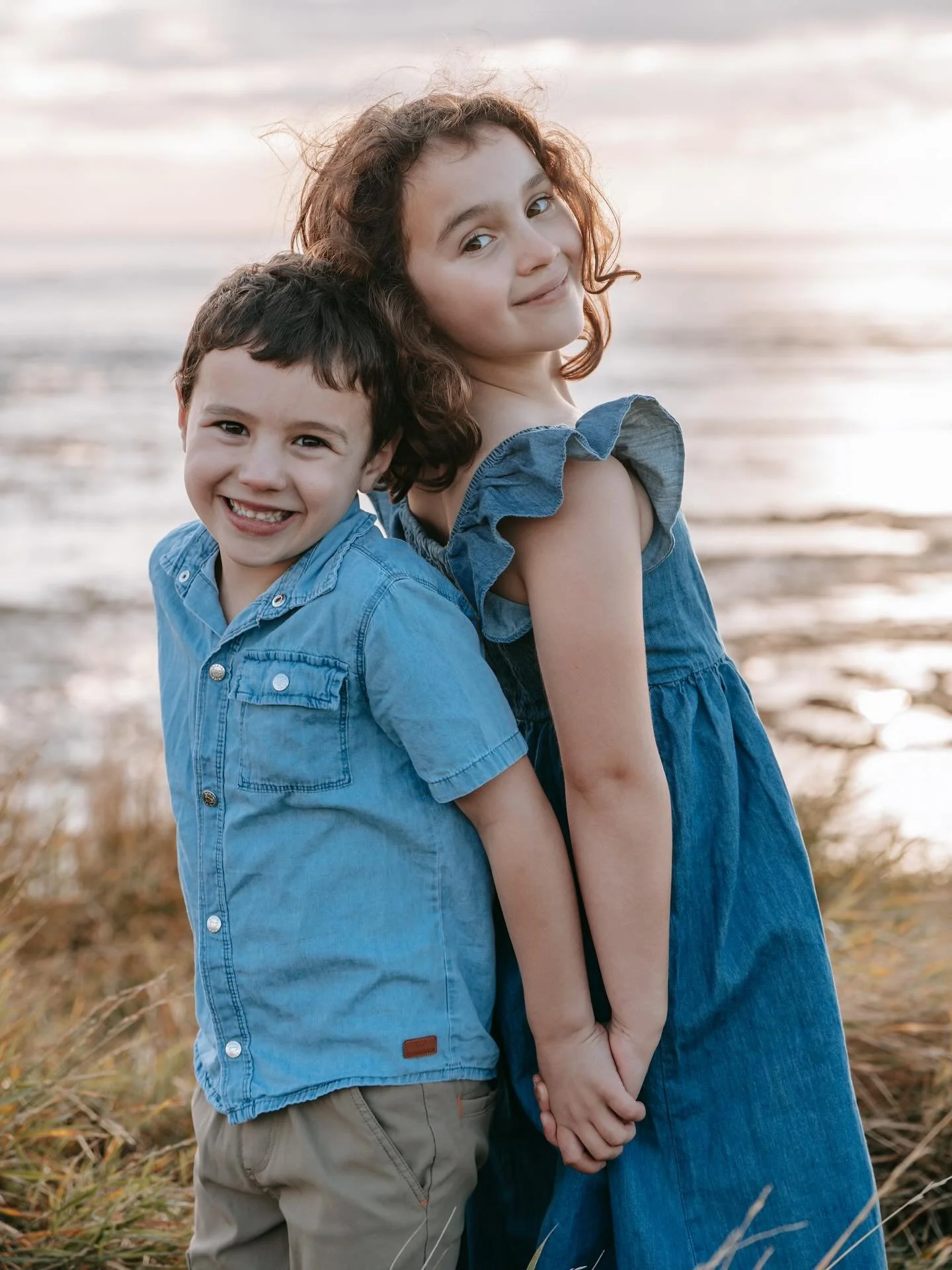 Getting to photograph @heather_marron&rsquo;s kiddos means so much to me 🥹 We grew up on the same block &mdash; spending hours playing outside, riding bikes, and making childhood memories that still make me smile. Now, as adults, her friendship is s